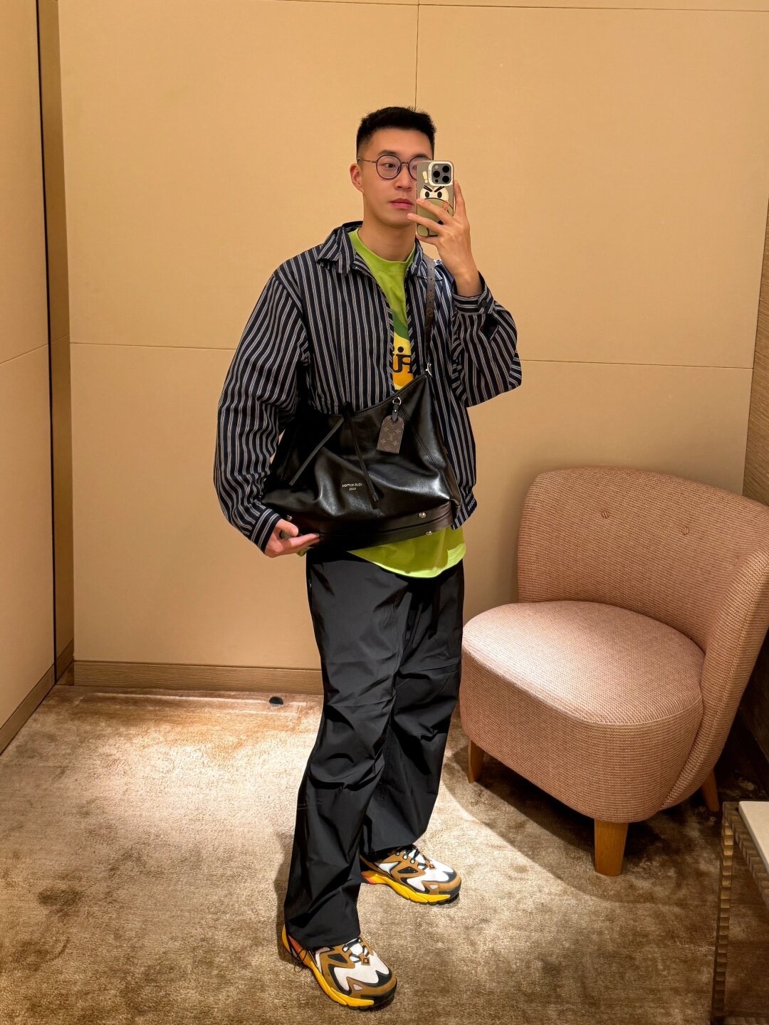 Shebag Louis Vuitton M25143 CARRYALL DARK medium size full review over 300 photos (2024 Sep updated )-Best Quality Fake designer Bag Review, Replica designer bag ru Shebag Louis Vuitton M25143 CARRYALL DARK medium size full review over 300 photos (2024 Sep updated )-Best Quality Fake designer Bag Review, Replica designer bag ru