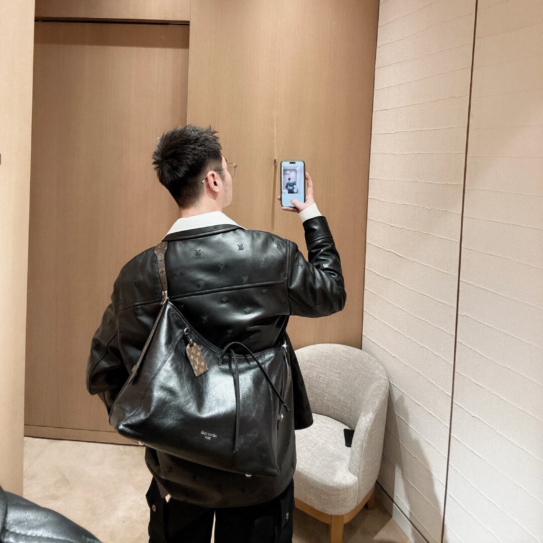 Shebag Louis Vuitton M25143 CARRYALL DARK medium size full review over 300 photos (2024 Sep updated )-Best Quality Fake designer Bag Review, Replica designer bag ru Shebag Louis Vuitton M25143 CARRYALL DARK medium size full review over 300 photos (2024 Sep updated )-Best Quality Fake designer Bag Review, Replica designer bag ru