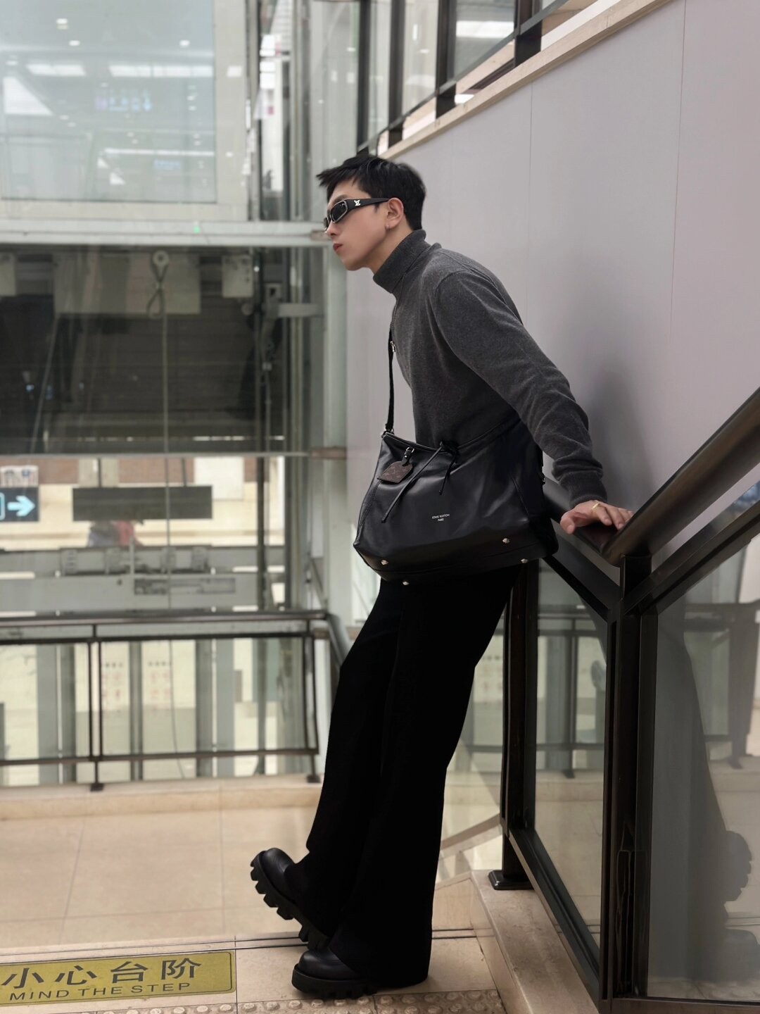 Shebag Louis Vuitton M25143 CARRYALL DARK medium size full review over 300 photos (2024 Sep updated )-Best Quality Fake designer Bag Review, Replica designer bag ru Shebag Louis Vuitton M25143 CARRYALL DARK medium size full review over 300 photos (2024 Sep updated )-Best Quality Fake designer Bag Review, Replica designer bag ru