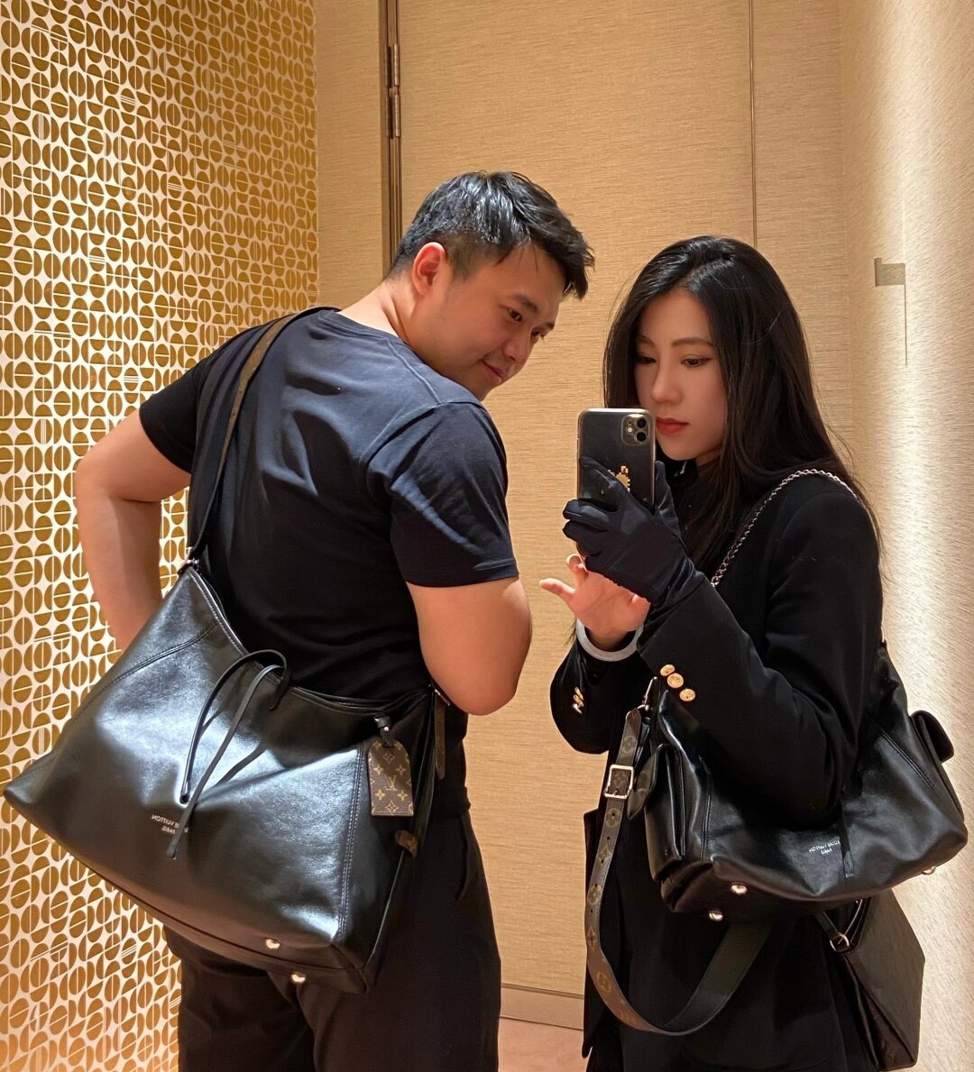 Shebag Louis Vuitton M25143 CARRYALL DARK medium size full review over 300 photos (2024 Sep updated )-Best Quality Fake designer Bag Review, Replica designer bag ru Shebag Louis Vuitton M25143 CARRYALL DARK medium size full review over 300 photos (2024 Sep updated )-Best Quality Fake designer Bag Review, Replica designer bag ru