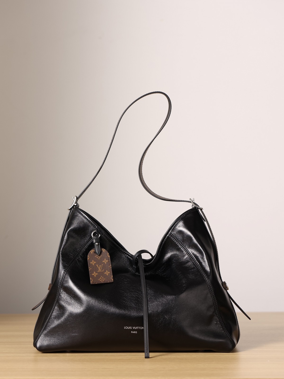 Shebag Louis Vuitton M25143 CARRYALL DARK medium size full review over 300 photos (2024 Sep updated )-Best Quality Fake designer Bag Review, Replica designer bag ru Shebag Louis Vuitton M25143 CARRYALL DARK medium size full review over 300 photos (2024 Sep updated )-Best Quality Fake designer Bag Review, Replica designer bag ru