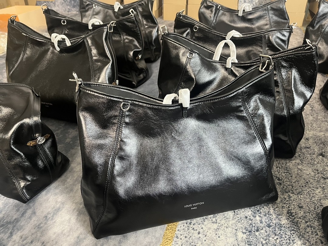 Shebag Louis Vuitton M25143 CARRYALL DARK medium size full review over 300 photos (2024 Sep updated )-Best Quality Fake designer Bag Review, Replica designer bag ru Shebag Louis Vuitton M25143 CARRYALL DARK medium size full review over 300 photos (2024 Sep updated )-Best Quality Fake designer Bag Review, Replica designer bag ru