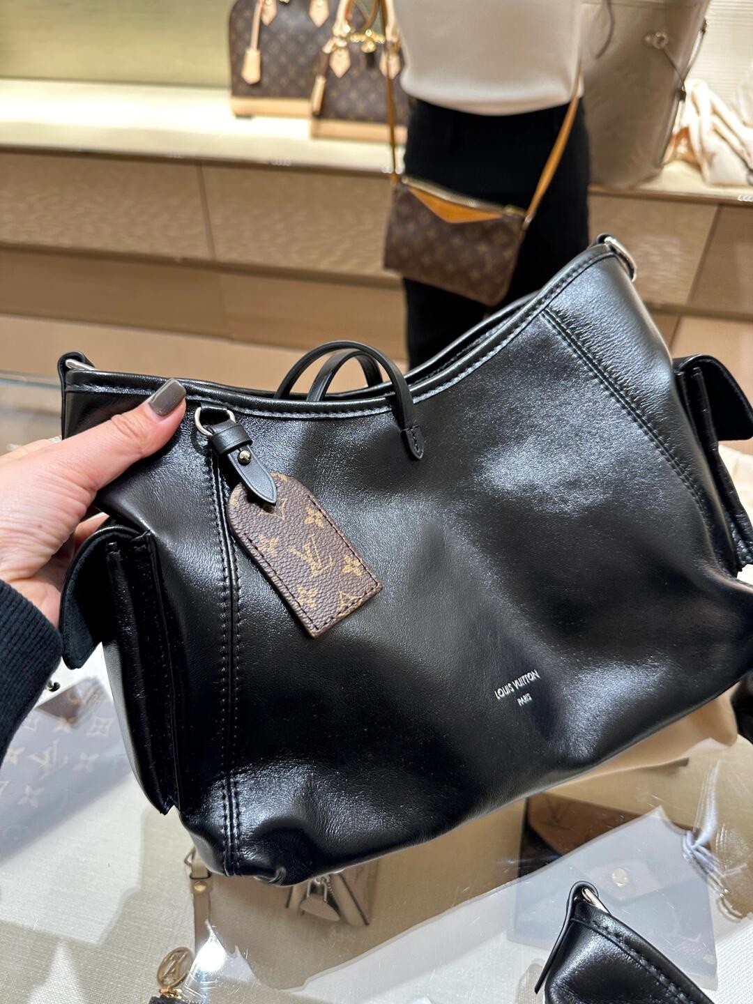 Shebag Louis Vuitton M25143 CARRYALL DARK medium size full review over 300 photos (2024 Sep updated )-Best Quality Fake designer Bag Review, Replica designer bag ru Shebag Louis Vuitton M25143 CARRYALL DARK medium size full review over 300 photos (2024 Sep updated )-Best Quality Fake designer Bag Review, Replica designer bag ru