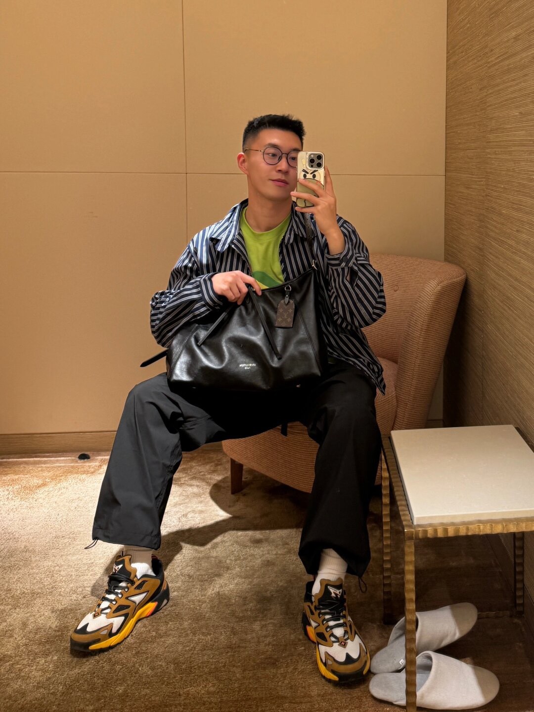 Shebag Louis Vuitton M25143 CARRYALL DARK medium size full review over 300 photos (2024 Sep updated )-Best Quality Fake designer Bag Review, Replica designer bag ru Shebag Louis Vuitton M25143 CARRYALL DARK medium size full review over 300 photos (2024 Sep updated )-Best Quality Fake designer Bag Review, Replica designer bag ru