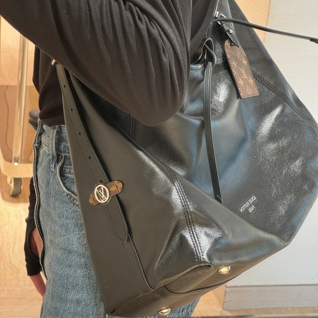 Shebag Louis Vuitton M25143 CARRYALL DARK medium size full review over 300 photos (2024 Sep updated )-Best Quality Fake designer Bag Review, Replica designer bag ru Shebag Louis Vuitton M25143 CARRYALL DARK medium size full review over 300 photos (2024 Sep updated )-Best Quality Fake designer Bag Review, Replica designer bag ru