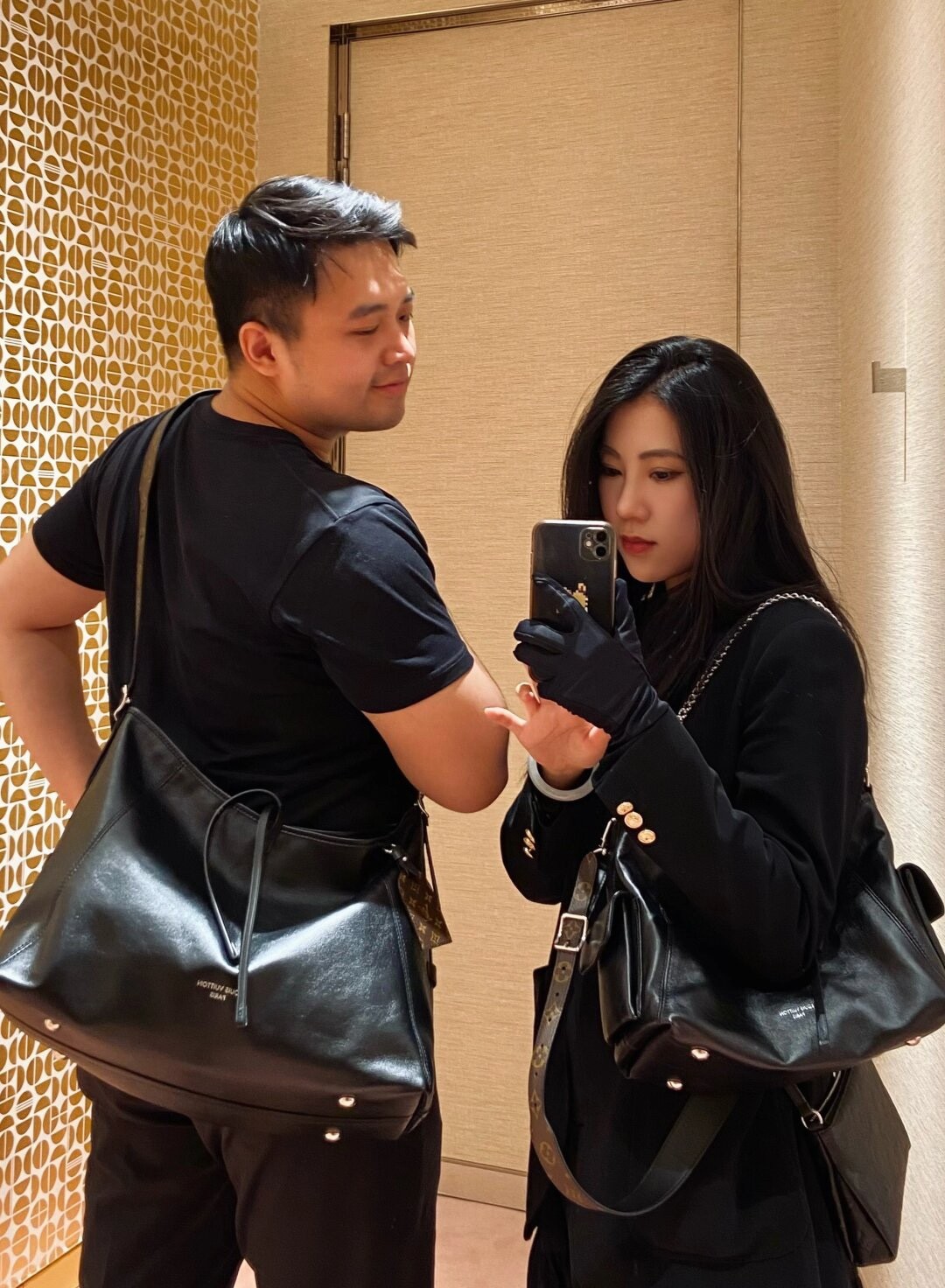 Shebag Louis Vuitton M25143 CARRYALL DARK medium size full review over 300 photos (2024 Sep updated )-Best Quality Fake designer Bag Review, Replica designer bag ru Shebag Louis Vuitton M25143 CARRYALL DARK medium size full review over 300 photos (2024 Sep updated )-Best Quality Fake designer Bag Review, Replica designer bag ru
