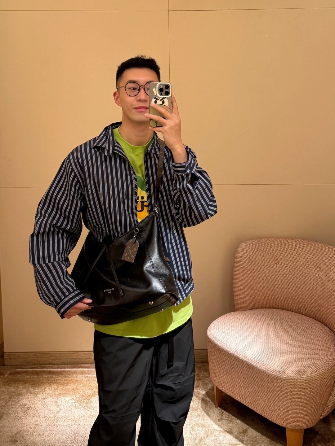Shebag Louis Vuitton M25143 CARRYALL DARK medium size full review over 300 photos (2024 Sep updated )-Best Quality Fake designer Bag Review, Replica designer bag ru Shebag Louis Vuitton M25143 CARRYALL DARK medium size full review over 300 photos (2024 Sep updated )-Best Quality Fake designer Bag Review, Replica designer bag ru