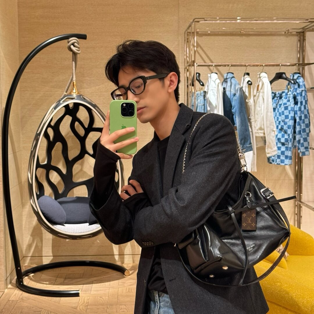 Shebag Louis Vuitton M25143 CARRYALL DARK medium size full review over 300 photos (2024 Sep updated )-Best Quality Fake designer Bag Review, Replica designer bag ru Shebag Louis Vuitton M25143 CARRYALL DARK medium size full review over 300 photos (2024 Sep updated )-Best Quality Fake designer Bag Review, Replica designer bag ru