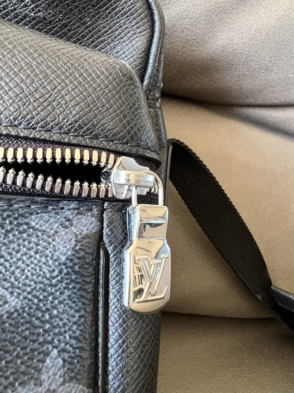 Shebag Louis Vuitton M30233 OUTDOOR bag full review (2024 Sep updated)-Best Quality Fake designer Bag Review, Replica designer bag ru