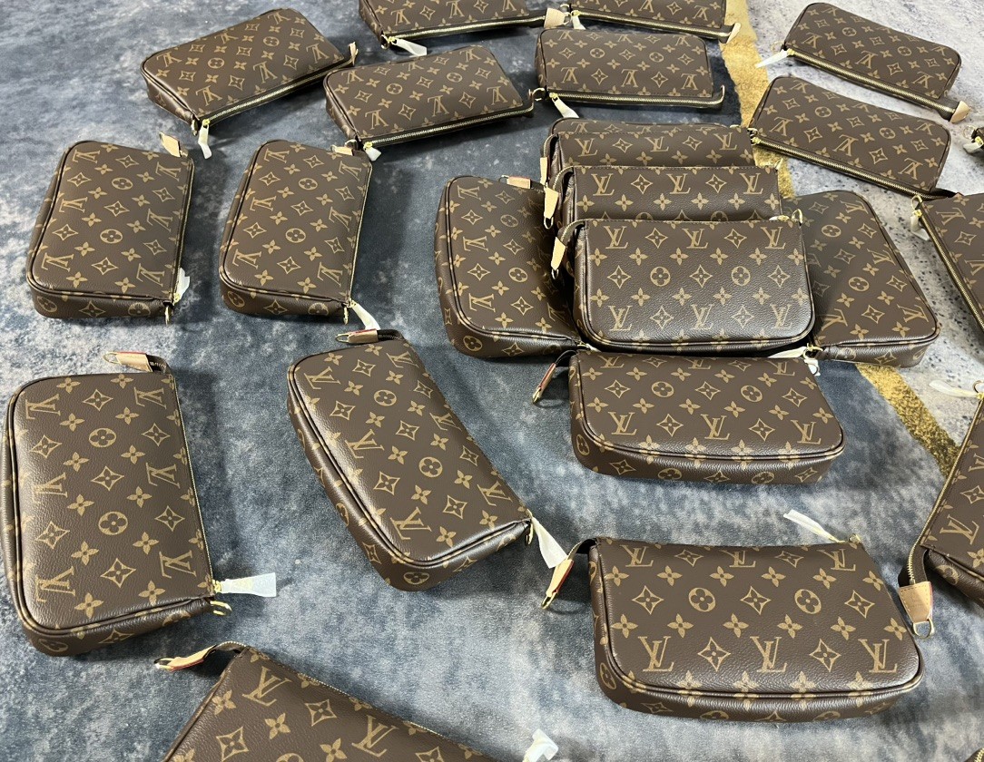 Shebag Louis Vuitton M40712 Pochette accessory bag full review(2024 Sep updated)-Best Quality Fake designer Bag Review, Replica designer bag ru Shebag Louis Vuitton M40712 Pochette accessory bag full review(2024 Sep updated)-Best Quality Fake designer Bag Review, Replica designer bag ru
