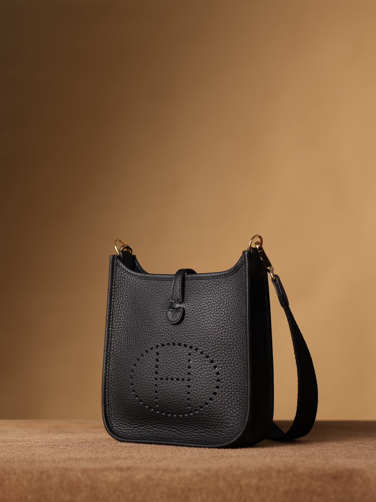 Shebag Hermes Evelyn 16 in black gold full review (2024 Nov updated)-Best Quality Fake designer Bag Review, Replica designer bag ru Shebag Hermes Evelyn 16 in black gold full review (2024 Nov updated)-Best Quality Fake designer Bag Review, Replica designer bag ru