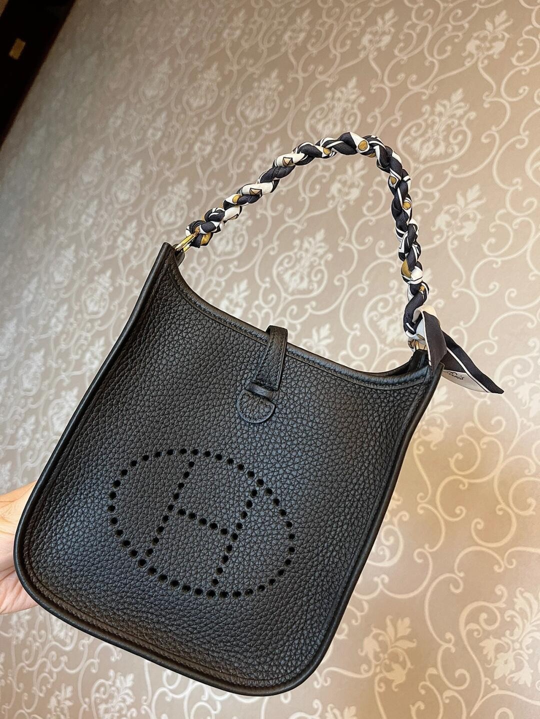 Shebag Hermes Evelyn 16 in black gold full review (2024 Nov updated)-Best Quality Fake designer Bag Review, Replica designer bag ru Shebag Hermes Evelyn 16 in black gold full review (2024 Nov updated)-Best Quality Fake designer Bag Review, Replica designer bag ru