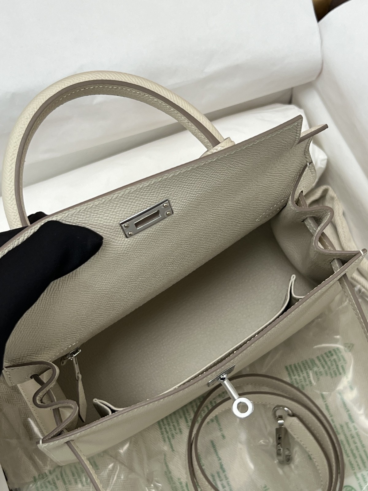 Shebag full handmade Hermes Kelly 25 in white Epsom leather full review (2024 Dec updated)-Best Quality Fake designer Bag Review, Replica designer bag ru Shebag full handmade Hermes Kelly 25 in white Epsom leather full review (2024 Dec updated)-Best Quality Fake designer Bag Review, Replica designer bag ru