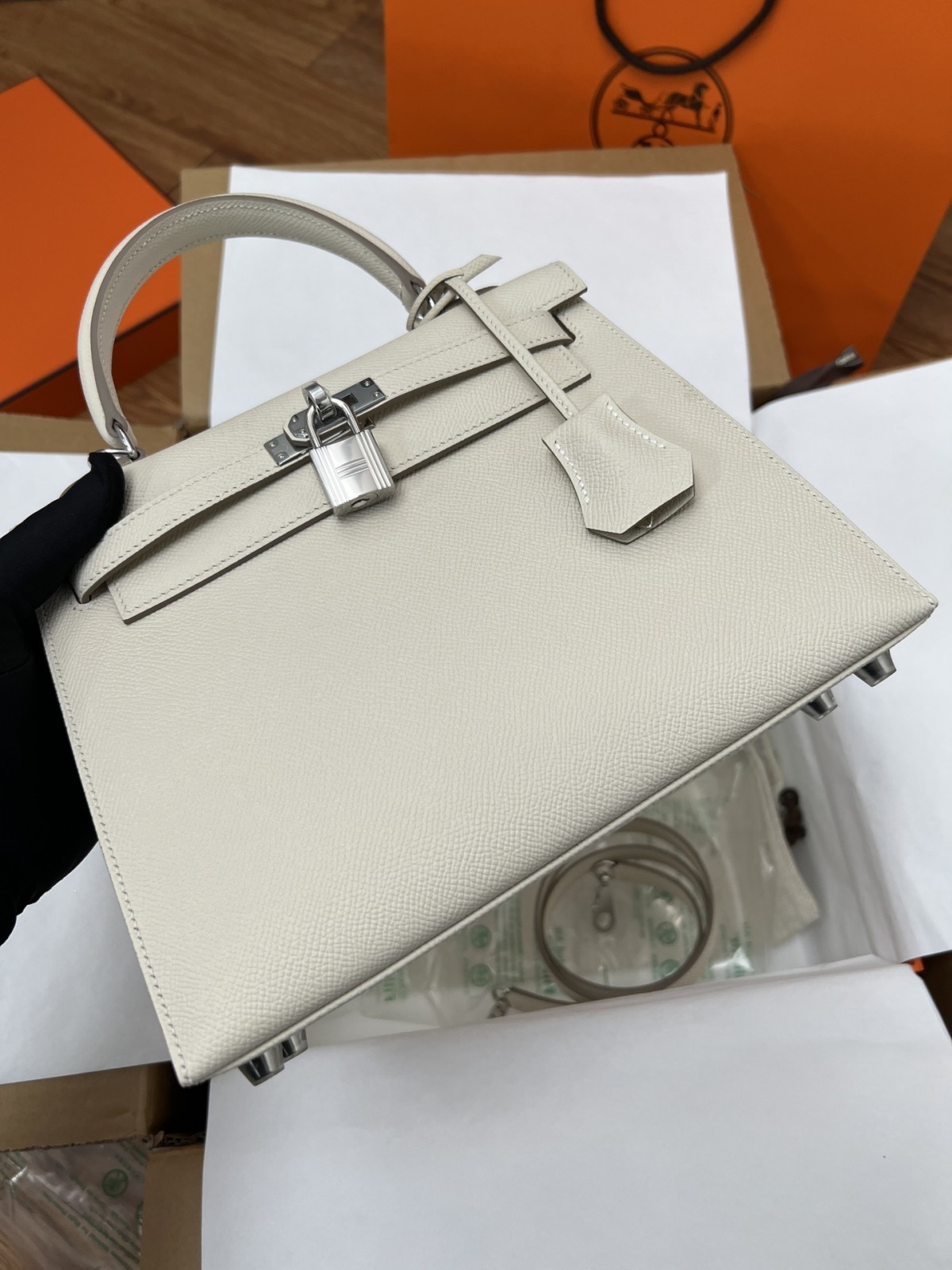 Shebag full handmade Hermes Kelly 25 in white Epsom leather full review (2024 Dec updated)-Best Quality Fake designer Bag Review, Replica designer bag ru Shebag full handmade Hermes Kelly 25 in white Epsom leather full review (2024 Dec updated)-Best Quality Fake designer Bag Review, Replica designer bag ru