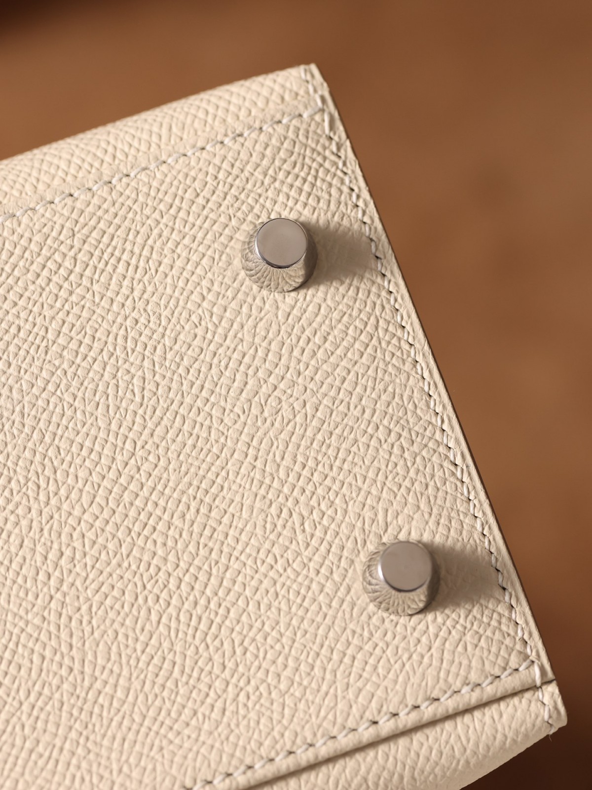 Shebag full handmade Hermes Kelly 25 in white Epsom leather full review (2024 Dec updated)-Best Quality Fake designer Bag Review, Replica designer bag ru Shebag full handmade Hermes Kelly 25 in white Epsom leather full review (2024 Dec updated)-Best Quality Fake designer Bag Review, Replica designer bag ru