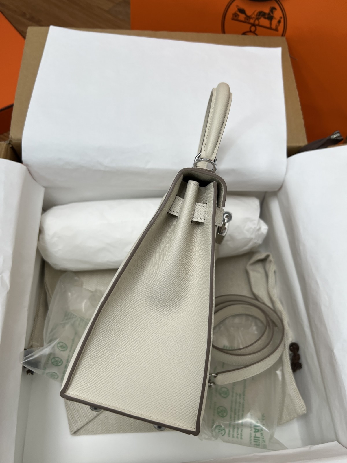 Shebag full handmade Hermes Kelly 25 in white Epsom leather full review (2024 Dec updated)-Best Quality Fake designer Bag Review, Replica designer bag ru Shebag full handmade Hermes Kelly 25 in white Epsom leather full review (2024 Dec updated)-Best Quality Fake designer Bag Review, Replica designer bag ru
