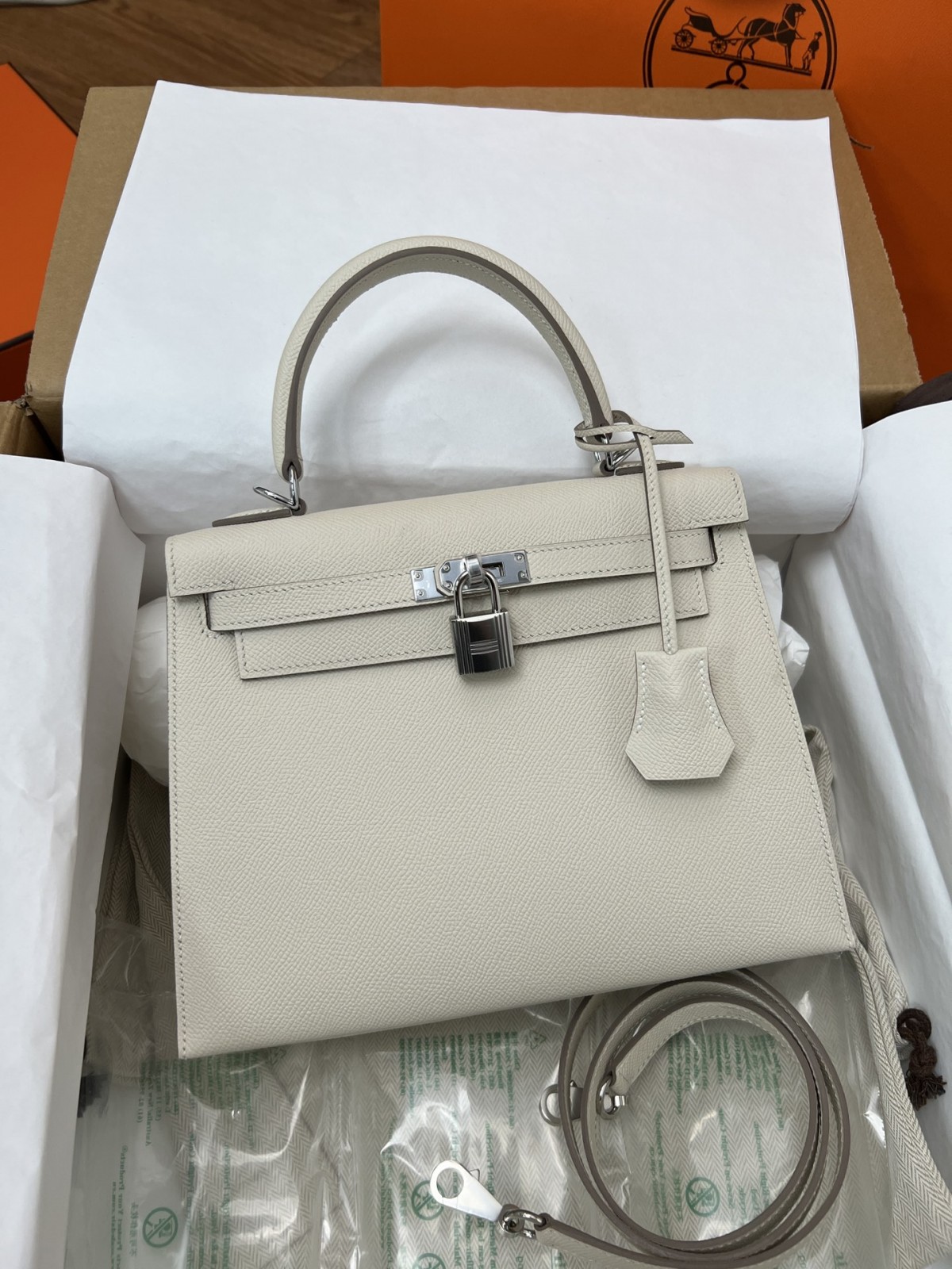 Shebag full handmade Hermes Kelly 25 in white Epsom leather full review (2024 Dec updated)-Best Quality Fake designer Bag Review, Replica designer bag ru Shebag full handmade Hermes Kelly 25 in white Epsom leather full review (2024 Dec updated)-Best Quality Fake designer Bag Review, Replica designer bag ru