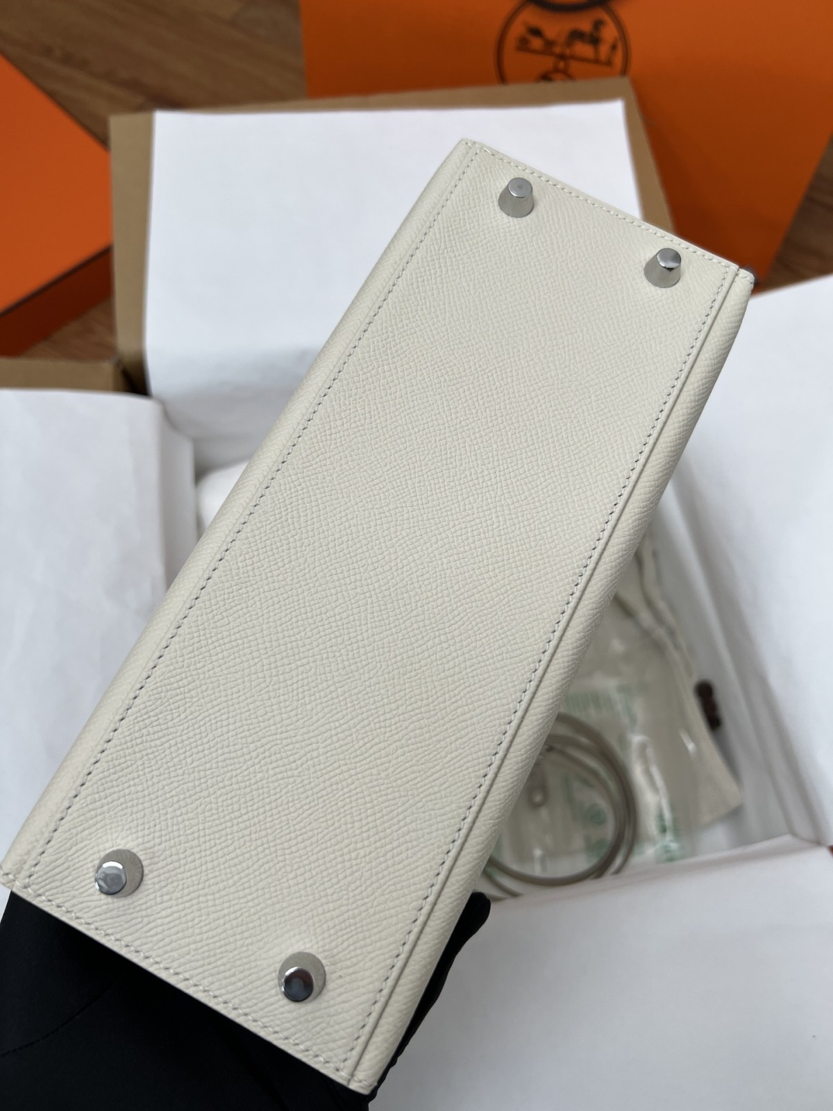 Shebag full handmade Hermes Kelly 25 in white Epsom leather full review (2024 Dec updated)-Best Quality Fake designer Bag Review, Replica designer bag ru Shebag full handmade Hermes Kelly 25 in white Epsom leather full review (2024 Dec updated)-Best Quality Fake designer Bag Review, Replica designer bag ru