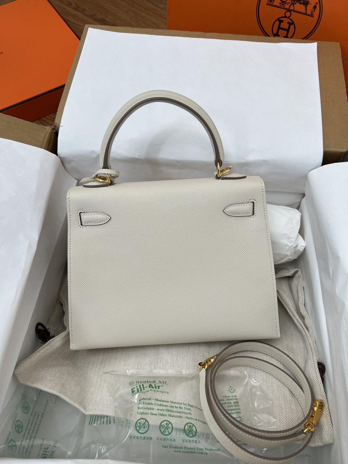 Shebag 15% off!And Hermes Kelly 25 snow white bag in gold hardware fully hand made review (2024 Dec updated)-Best Quality Fake designer Bag Review, Replica designer bag ru Shebag 15% off!And Hermes Kelly 25 snow white bag in gold hardware fully hand made review (2024 Dec updated)-Best Quality Fake designer Bag Review, Replica designer bag ru