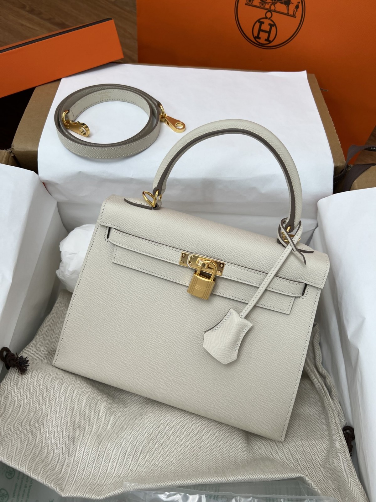 Shebag 15% off!And Hermes Kelly 25 snow white bag in gold hardware fully hand made review (2024 Dec updated)-Best Quality Fake designer Bag Review, Replica designer bag ru Shebag 15% off!And Hermes Kelly 25 snow white bag in gold hardware fully hand made review (2024 Dec updated)-Best Quality Fake designer Bag Review, Replica designer bag ru