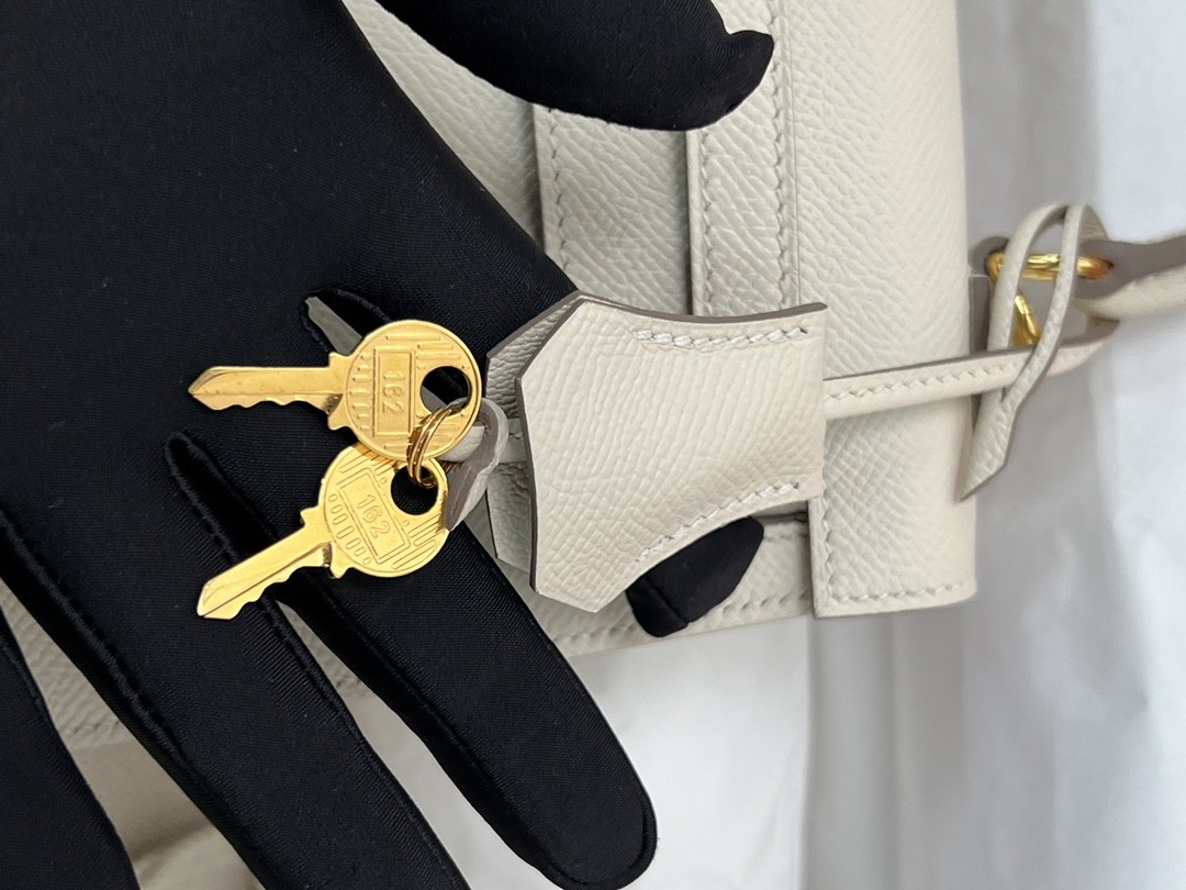 Shebag 15% off!And Hermes Kelly 25 snow white bag in gold hardware fully hand made review (2024 Dec updated)-Best Quality Fake designer Bag Review, Replica designer bag ru Shebag 15% off!And Hermes Kelly 25 snow white bag in gold hardware fully hand made review (2024 Dec updated)-Best Quality Fake designer Bag Review, Replica designer bag ru