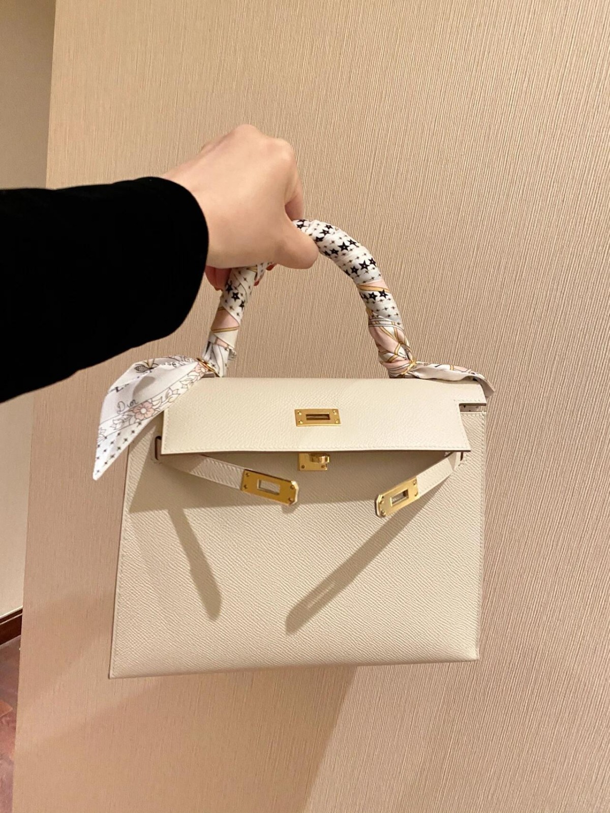 Shebag 15% off!And Hermes Kelly 25 snow white bag in gold hardware fully hand made review (2024 Dec updated)-Best Quality Fake designer Bag Review, Replica designer bag ru Shebag 15% off!And Hermes Kelly 25 snow white bag in gold hardware fully hand made review (2024 Dec updated)-Best Quality Fake designer Bag Review, Replica designer bag ru