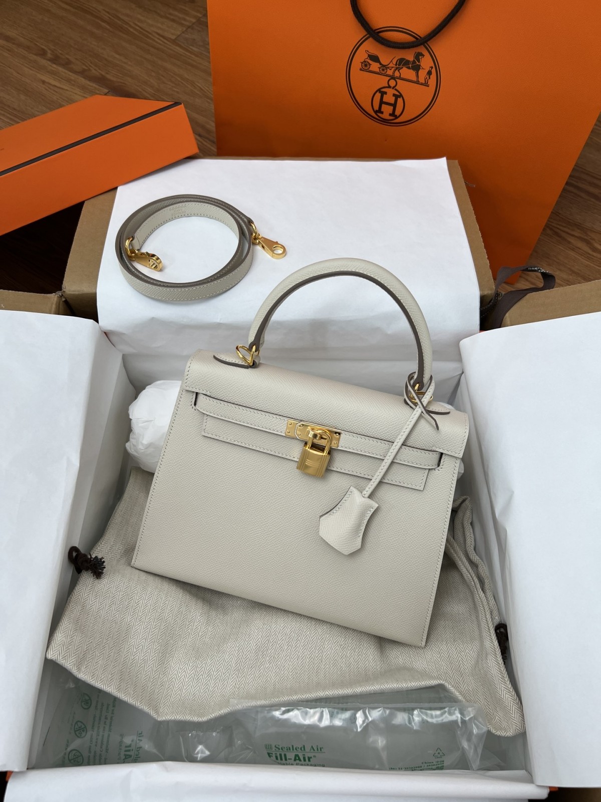Shebag 15% off!And Hermes Kelly 25 snow white bag in gold hardware fully hand made review (2024 Dec updated)-Best Quality Fake designer Bag Review, Replica designer bag ru Shebag 15% off!And Hermes Kelly 25 snow white bag in gold hardware fully hand made review (2024 Dec updated)-Best Quality Fake designer Bag Review, Replica designer bag ru