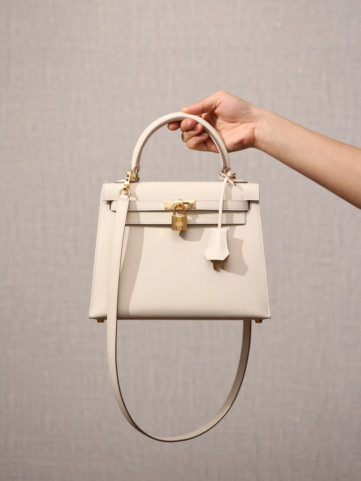 Shebag 15% off!And Hermes Kelly 25 snow white bag in gold hardware fully hand made review (2024 Dec updated)-Best Quality Fake designer Bag Review, Replica designer bag ru Shebag 15% off!And Hermes Kelly 25 snow white bag in gold hardware fully hand made review (2024 Dec updated)-Best Quality Fake designer Bag Review, Replica designer bag ru