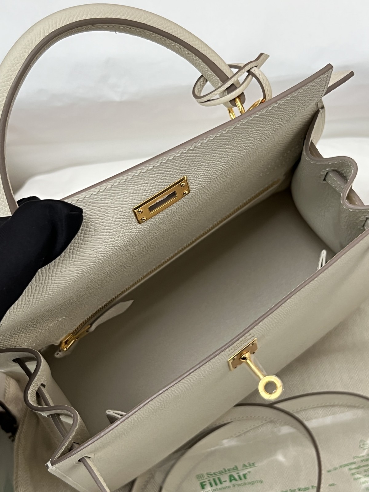 Shebag 15% off!And Hermes Kelly 25 snow white bag in gold hardware fully hand made review (2024 Dec updated)-Best Quality Fake designer Bag Review, Replica designer bag ru Shebag 15% off!And Hermes Kelly 25 snow white bag in gold hardware fully hand made review (2024 Dec updated)-Best Quality Fake designer Bag Review, Replica designer bag ru