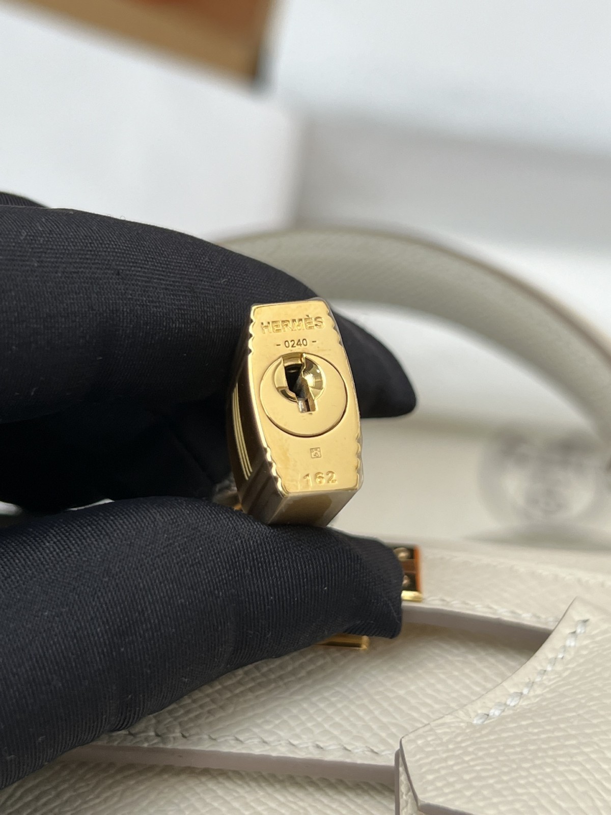 Shebag 15% off!And Hermes Kelly 25 snow white bag in gold hardware fully hand made review (2024 Dec updated)-Best Quality Fake designer Bag Review, Replica designer bag ru Shebag 15% off!And Hermes Kelly 25 snow white bag in gold hardware fully hand made review (2024 Dec updated)-Best Quality Fake designer Bag Review, Replica designer bag ru