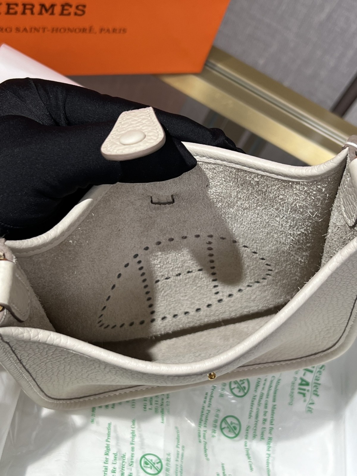 What a beautiful SnowWhite！Shebag fully hand made Hermes Evelyn 16 Togo leather bag（2024 Dec updated）-Best Quality Fake designer Bag Review, Replica designer bag ru