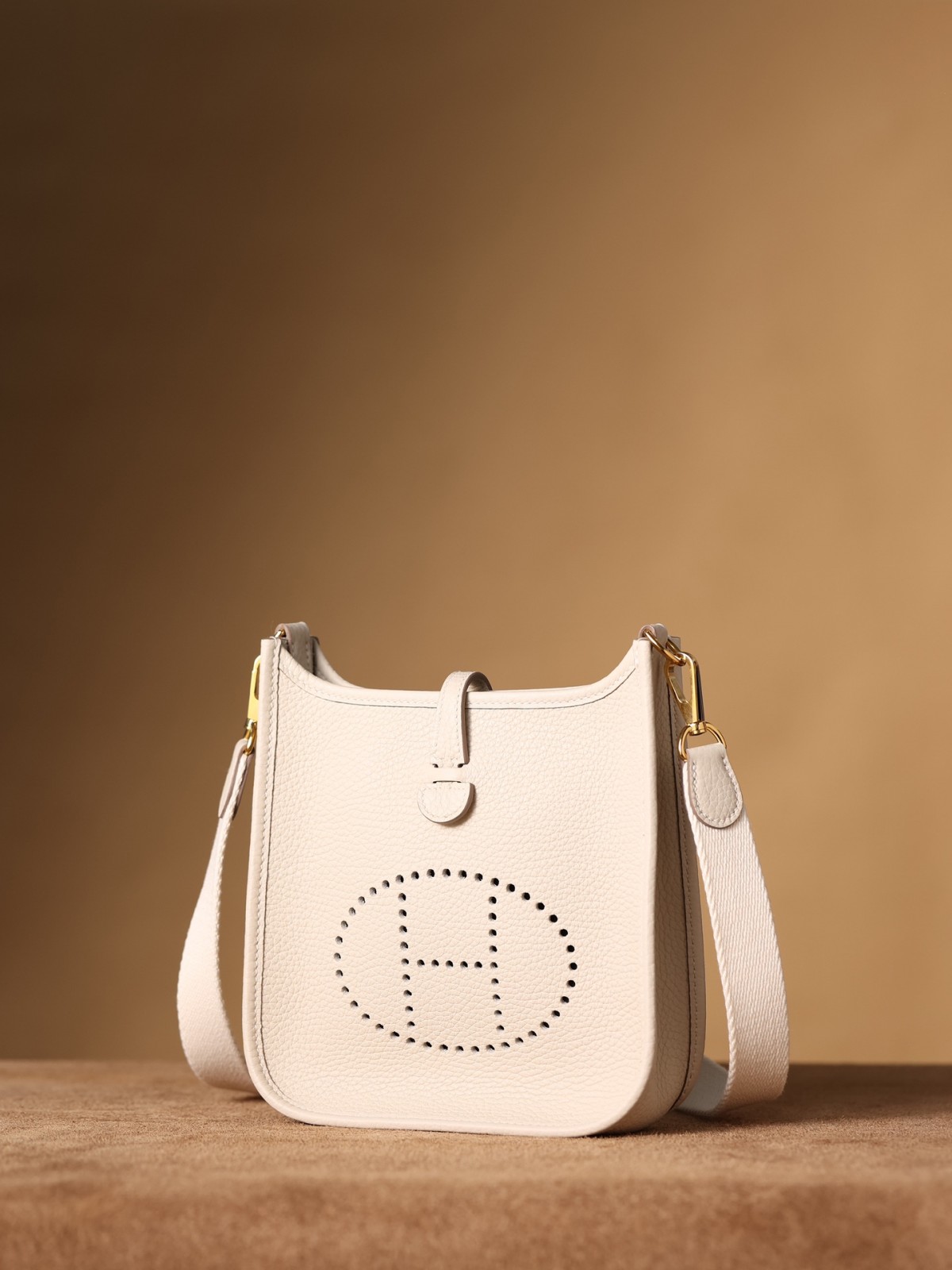 What a beautiful SnowWhite！Shebag fully hand made Hermes Evelyn 16 Togo leather bag（2024 Dec updated）-Best Quality Fake designer Bag Review, Replica designer bag ru