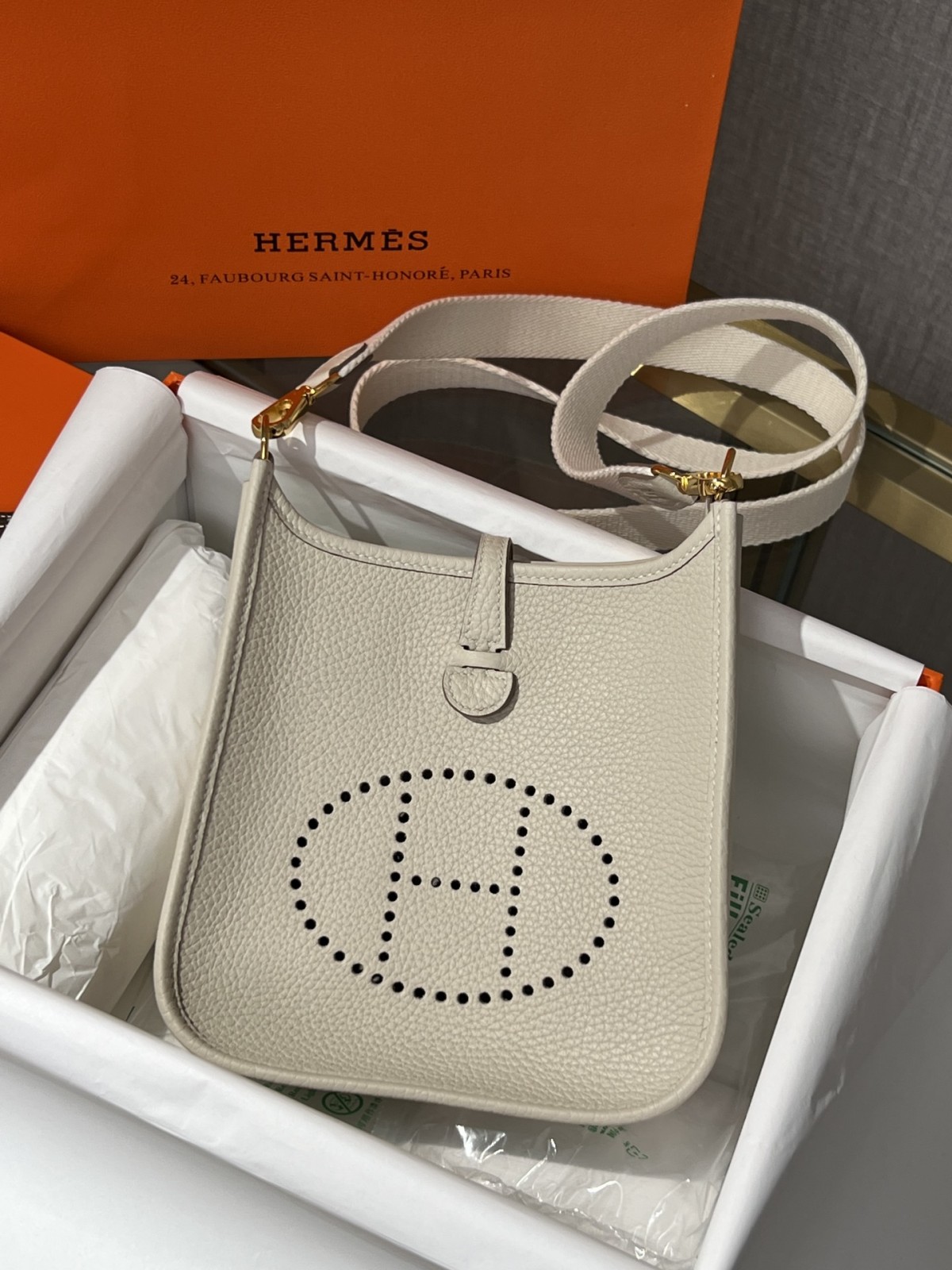 What a beautiful SnowWhite！Shebag fully hand made Hermes Evelyn 16 Togo leather bag（2024 Dec updated）-Best Quality Fake designer Bag Review, Replica designer bag ru