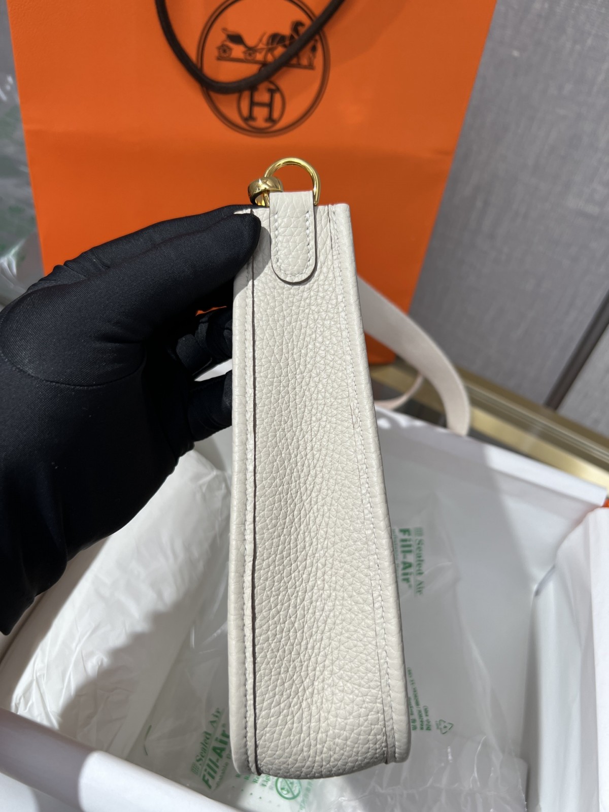 What a beautiful SnowWhite！Shebag fully hand made Hermes Evelyn 16 Togo leather bag（2024 Dec updated）-Best Quality Fake designer Bag Review, Replica designer bag ru