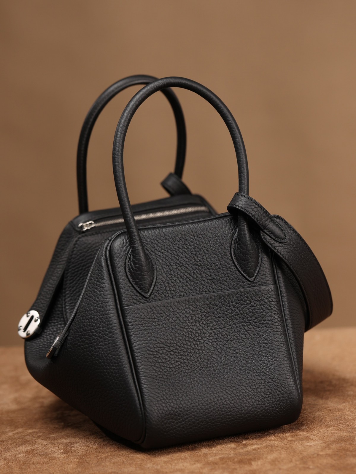 Shebag fully handmade Lindy 26 bag in black togo gold hardware review (2024 Dec updated)-Best Quality Fake designer Bag Review, Replica designer bag ru Shebag fully handmade Lindy 26 bag in black togo gold hardware review (2024 Dec updated)-Best Quality Fake designer Bag Review, Replica designer bag ru