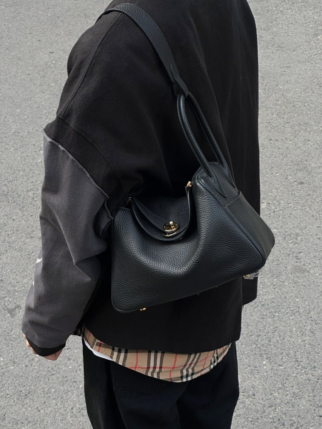 Shebag fully handmade Lindy 26 bag in black togo gold hardware review (2024 Dec updated)-Best Quality Fake designer Bag Review, Replica designer bag ru Shebag fully handmade Lindy 26 bag in black togo gold hardware review (2024 Dec updated)-Best Quality Fake designer Bag Review, Replica designer bag ru