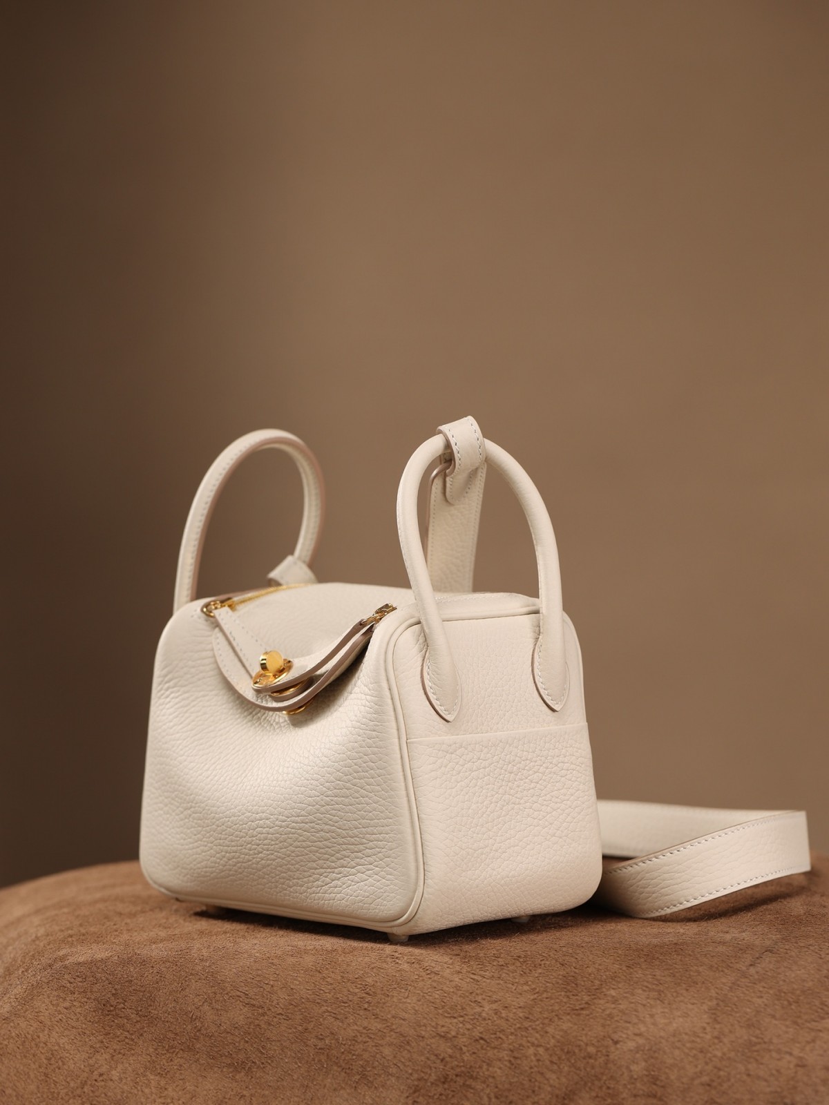 Shebag Lindy 19 bag snow white gold in togo leather review (2024 Dec updated)-Best Quality Fake designer Bag Review, Replica designer bag ru Shebag Lindy 19 bag snow white gold in togo leather review (2024 Dec updated)-Best Quality Fake designer Bag Review, Replica designer bag ru