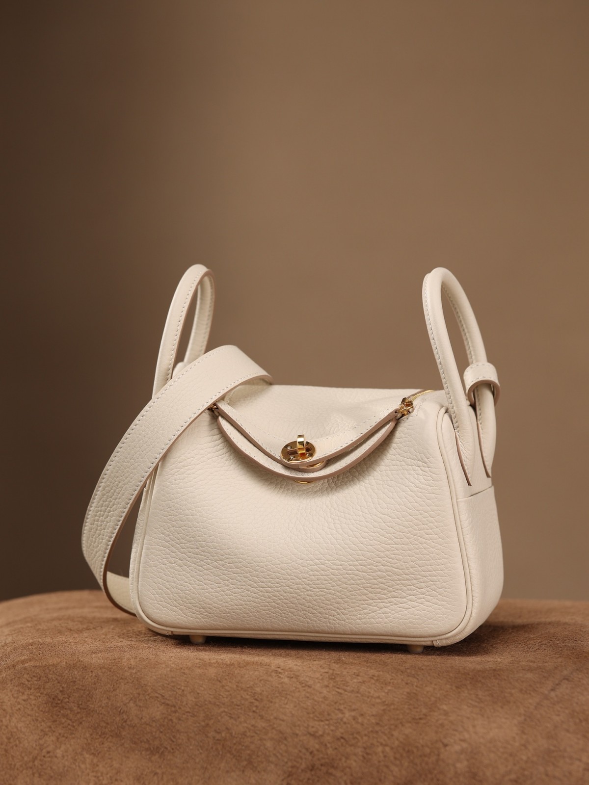 Shebag Lindy 19 bag snow white gold in togo leather review (2024 Dec updated)-Best Quality Fake designer Bag Review, Replica designer bag ru Shebag Lindy 19 bag snow white gold in togo leather review (2024 Dec updated)-Best Quality Fake designer Bag Review, Replica designer bag ru