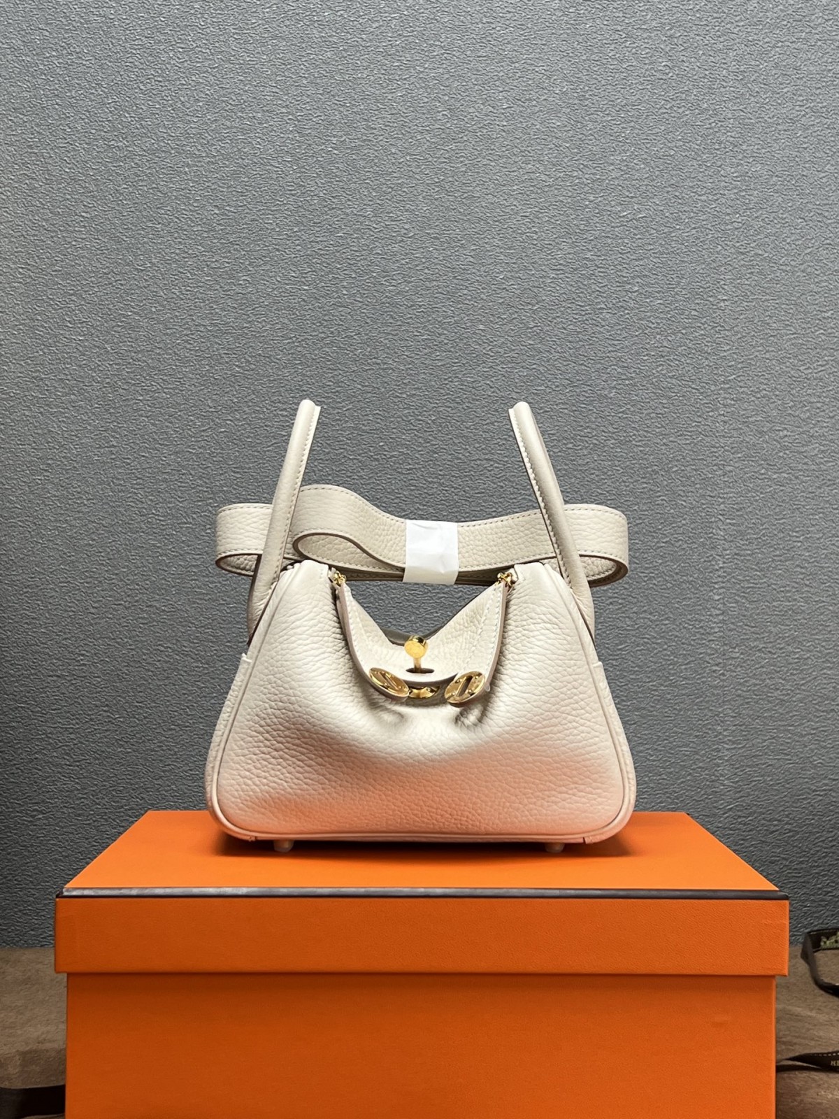 Shebag Lindy 19 bag snow white gold in togo leather review (2024 Dec updated)-Best Quality Fake designer Bag Review, Replica designer bag ru Shebag Lindy 19 bag snow white gold in togo leather review (2024 Dec updated)-Best Quality Fake designer Bag Review, Replica designer bag ru