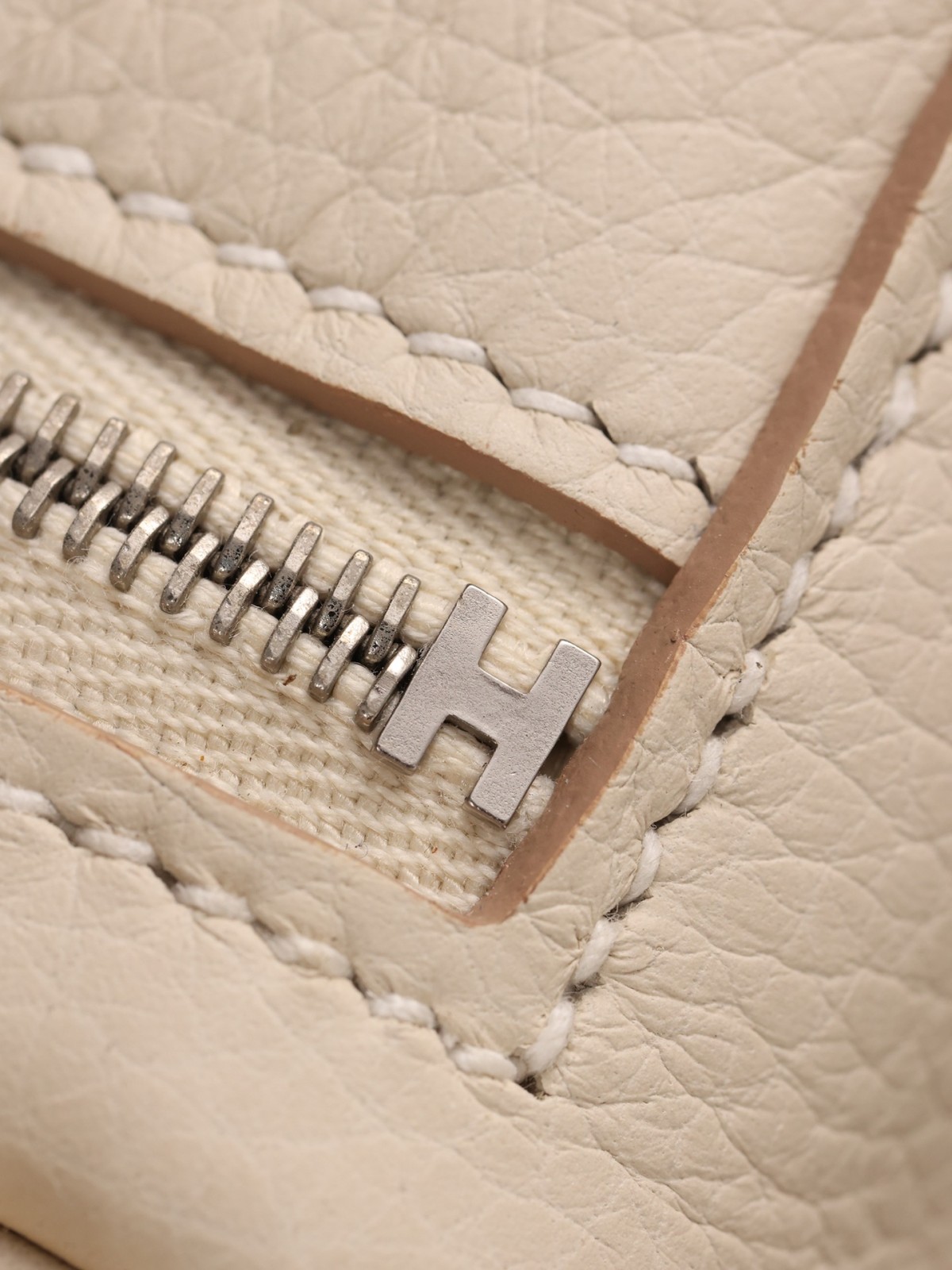 Shebag Lindy 19 bag snow white gold in togo leather review (2024 Dec updated)-Best Quality Fake designer Bag Review, Replica designer bag ru Shebag Lindy 19 bag snow white gold in togo leather review (2024 Dec updated)-Best Quality Fake designer Bag Review, Replica designer bag ru