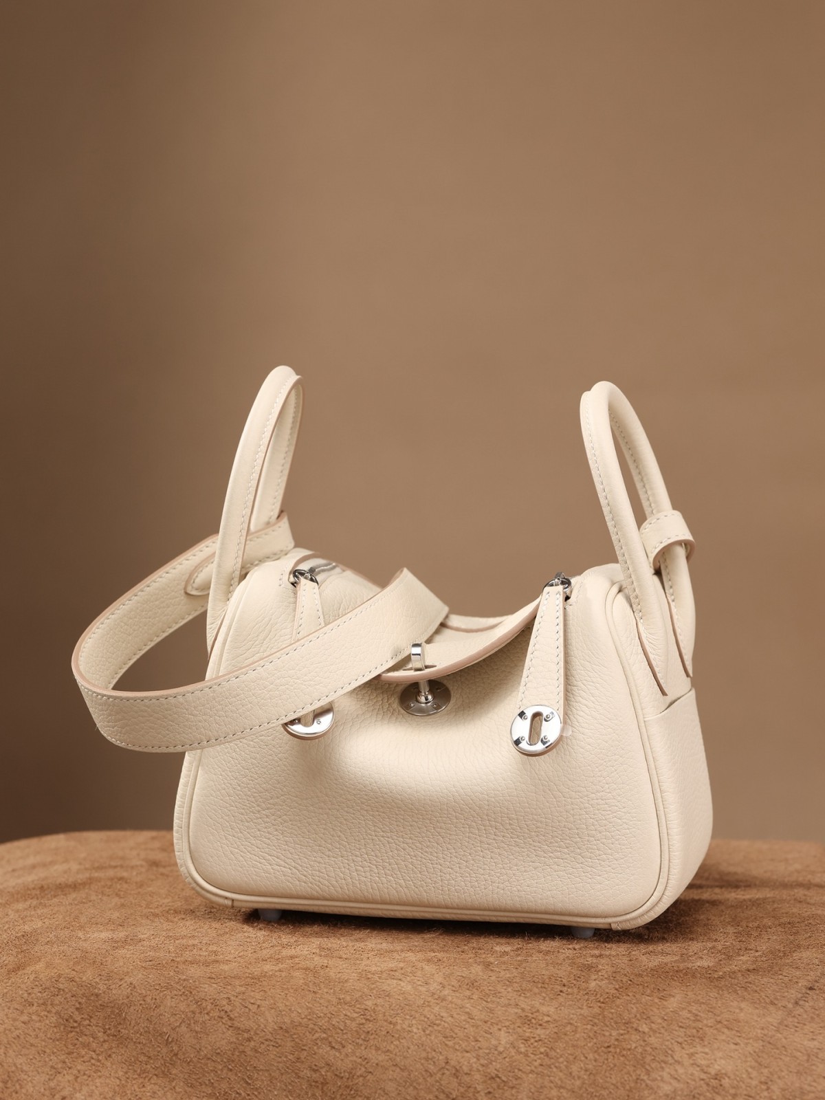 Shebag Lindy 19 bag snow white gold in togo leather review (2024 Dec updated)-Best Quality Fake designer Bag Review, Replica designer bag ru Shebag Lindy 19 bag snow white gold in togo leather review (2024 Dec updated)-Best Quality Fake designer Bag Review, Replica designer bag ru