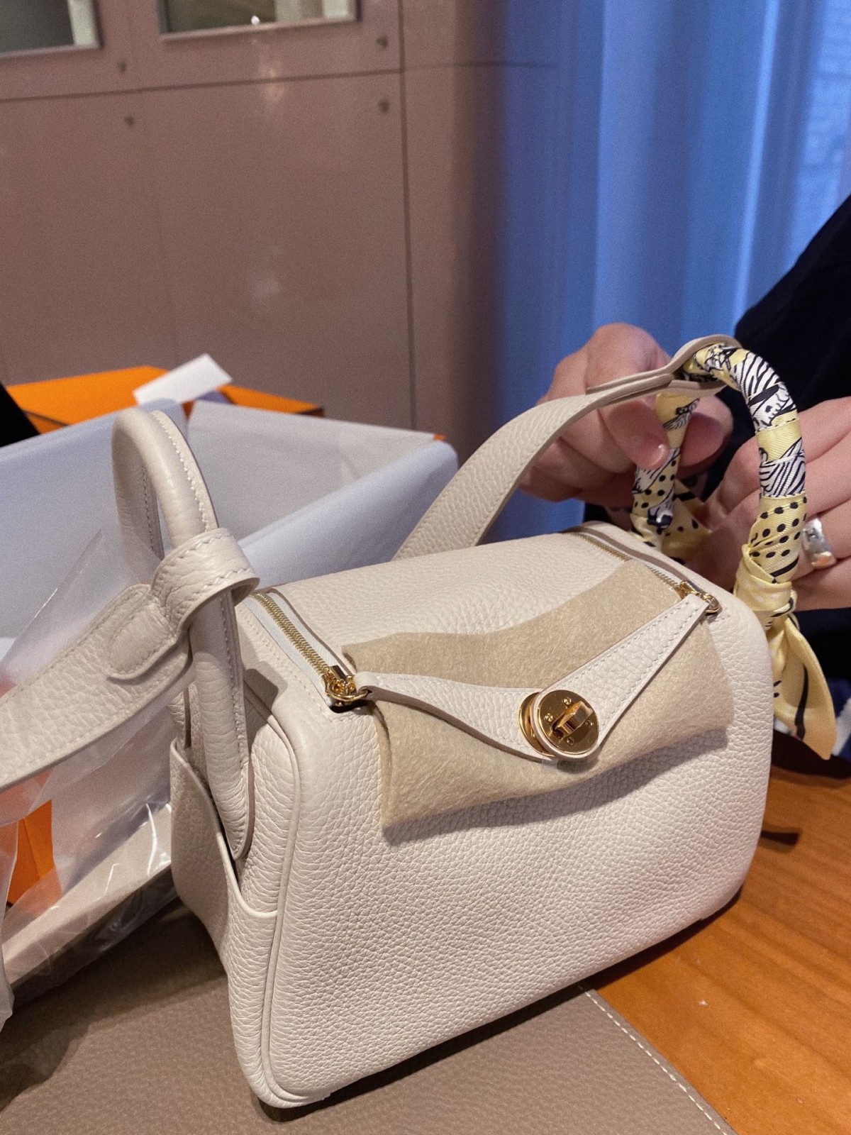 Shebag Lindy 19 bag snow white gold in togo leather review (2024 Dec updated)-Best Quality Fake designer Bag Review, Replica designer bag ru Shebag Lindy 19 bag snow white gold in togo leather review (2024 Dec updated)-Best Quality Fake designer Bag Review, Replica designer bag ru