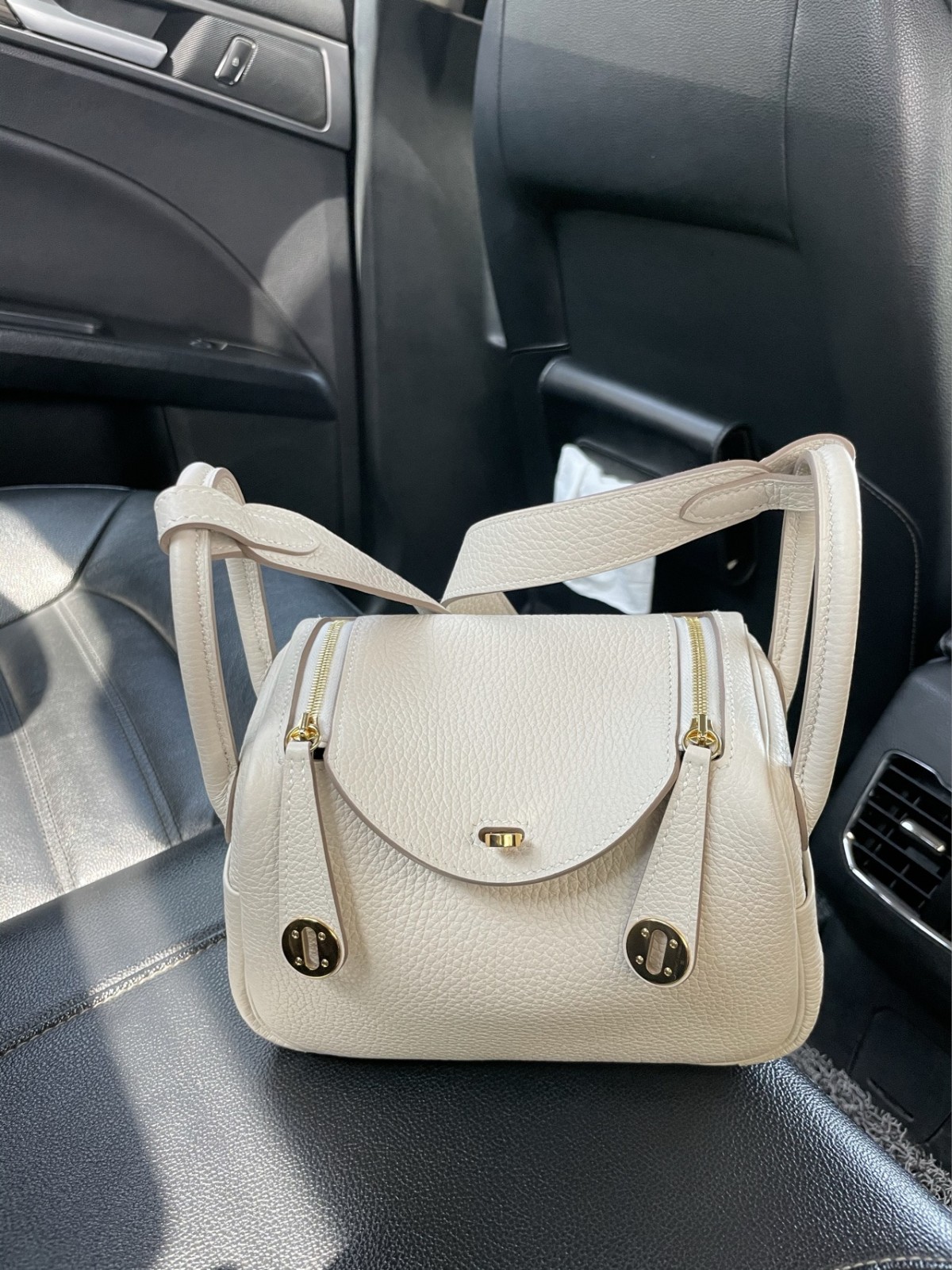 Shebag Lindy 19 bag snow white gold in togo leather review (2024 Dec updated)-Best Quality Fake designer Bag Review, Replica designer bag ru Shebag Lindy 19 bag snow white gold in togo leather review (2024 Dec updated)-Best Quality Fake designer Bag Review, Replica designer bag ru