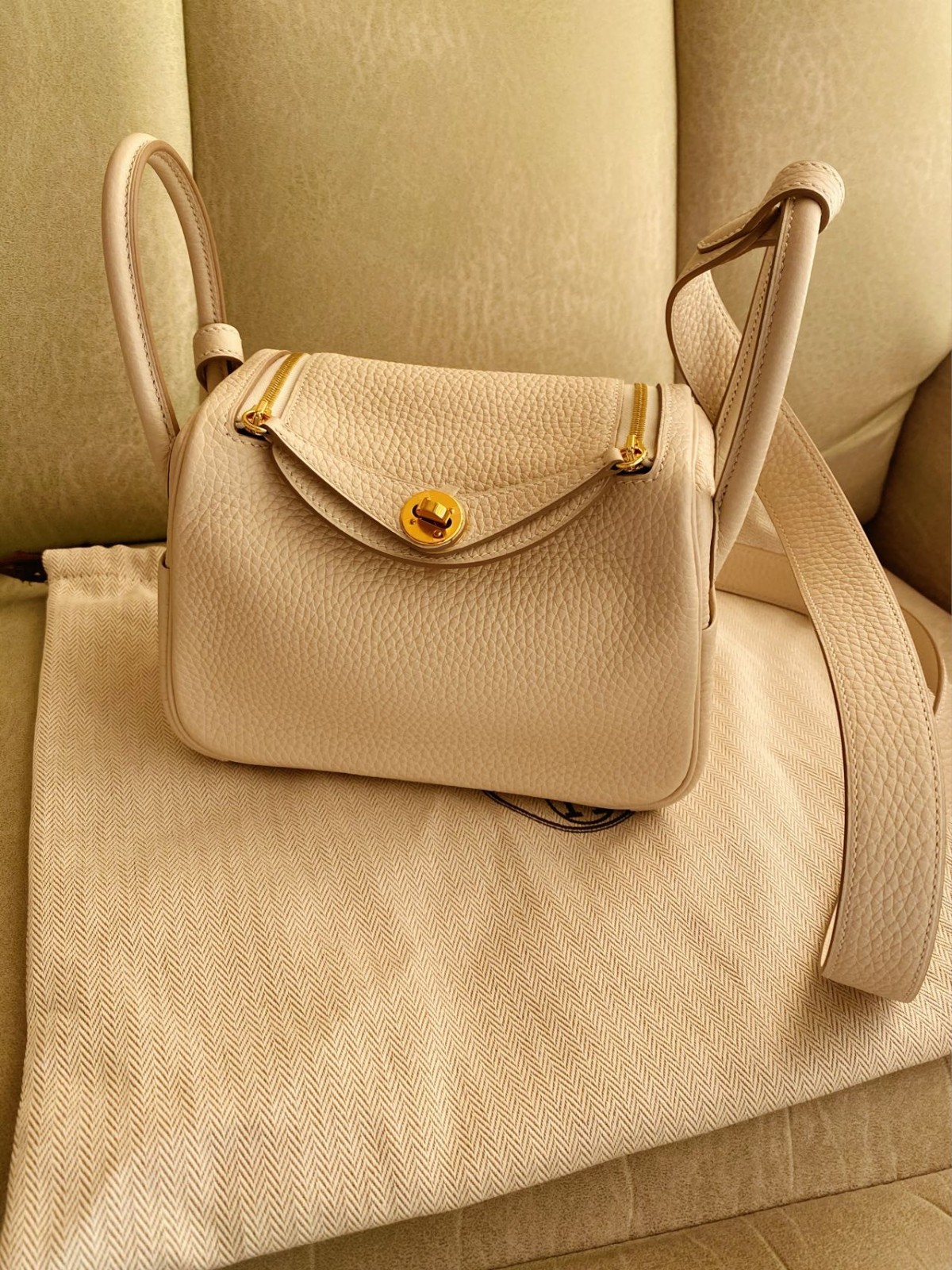 Shebag Lindy 19 bag snow white gold in togo leather review (2024 Dec updated)-Best Quality Fake designer Bag Review, Replica designer bag ru Shebag Lindy 19 bag snow white gold in togo leather review (2024 Dec updated)-Best Quality Fake designer Bag Review, Replica designer bag ru
