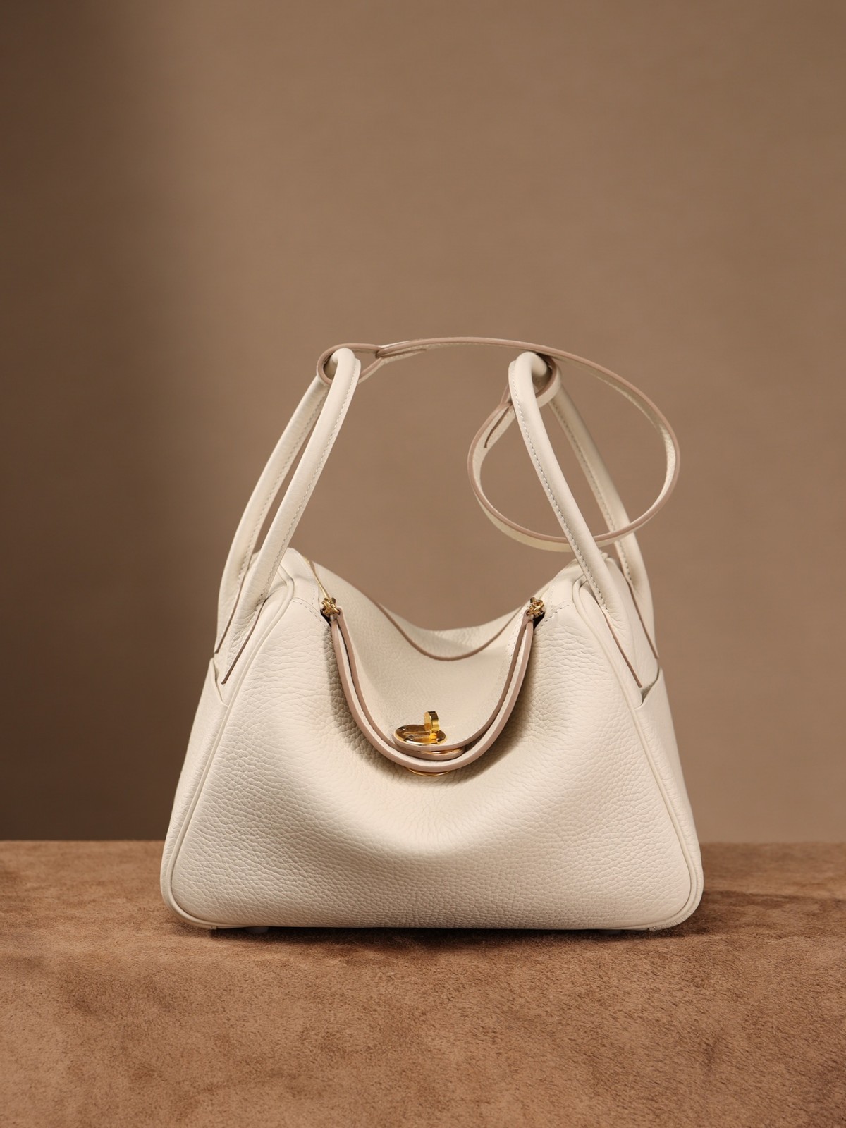 Shebag Lindy 19 bag snow white gold in togo leather review (2024 Dec updated)-Best Quality Fake designer Bag Review, Replica designer bag ru Shebag Lindy 19 bag snow white gold in togo leather review (2024 Dec updated)-Best Quality Fake designer Bag Review, Replica designer bag ru