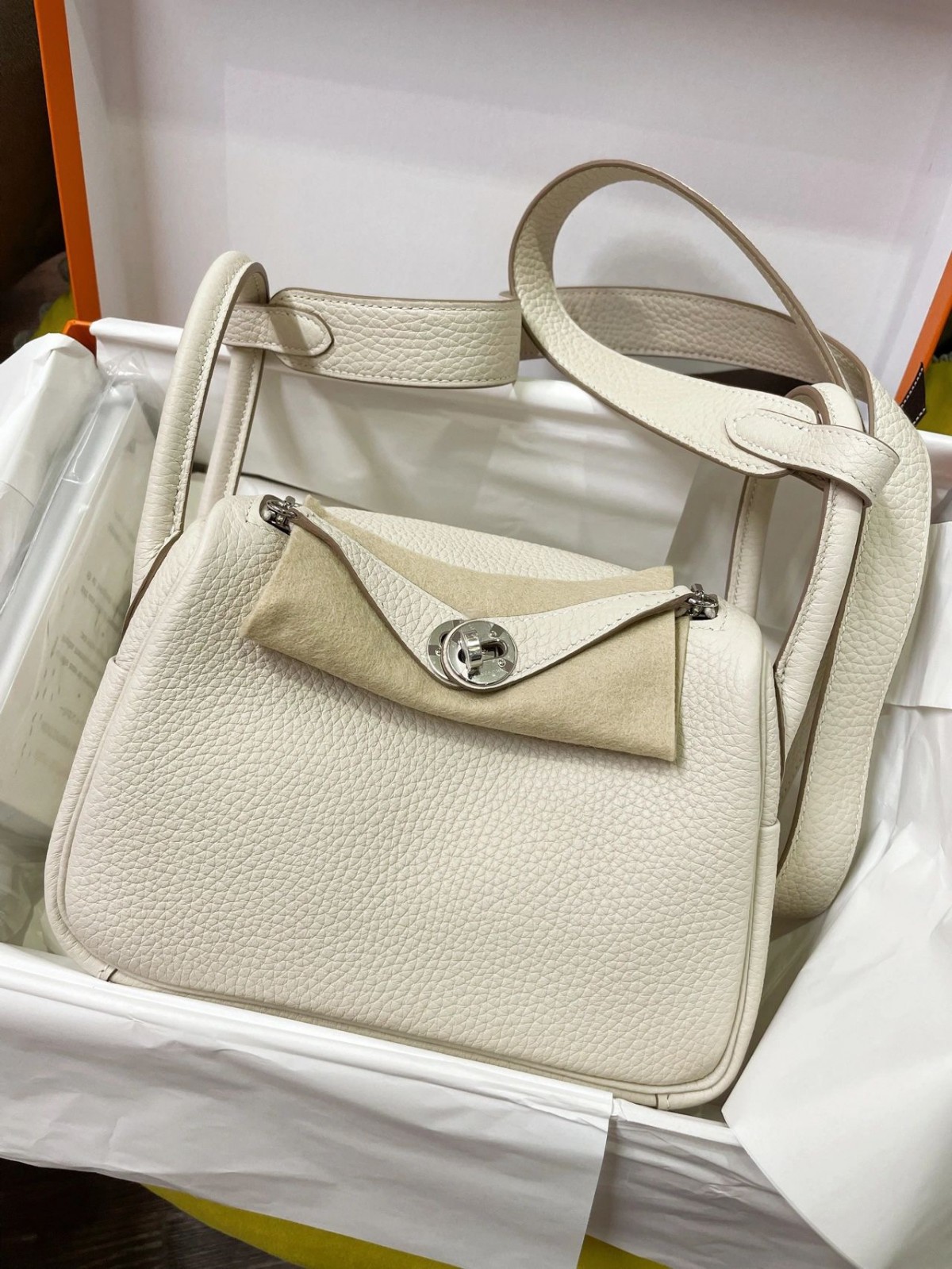 Shebag Lindy 19 bag snow white gold in togo leather review (2024 Dec updated)-Best Quality Fake designer Bag Review, Replica designer bag ru Shebag Lindy 19 bag snow white gold in togo leather review (2024 Dec updated)-Best Quality Fake designer Bag Review, Replica designer bag ru