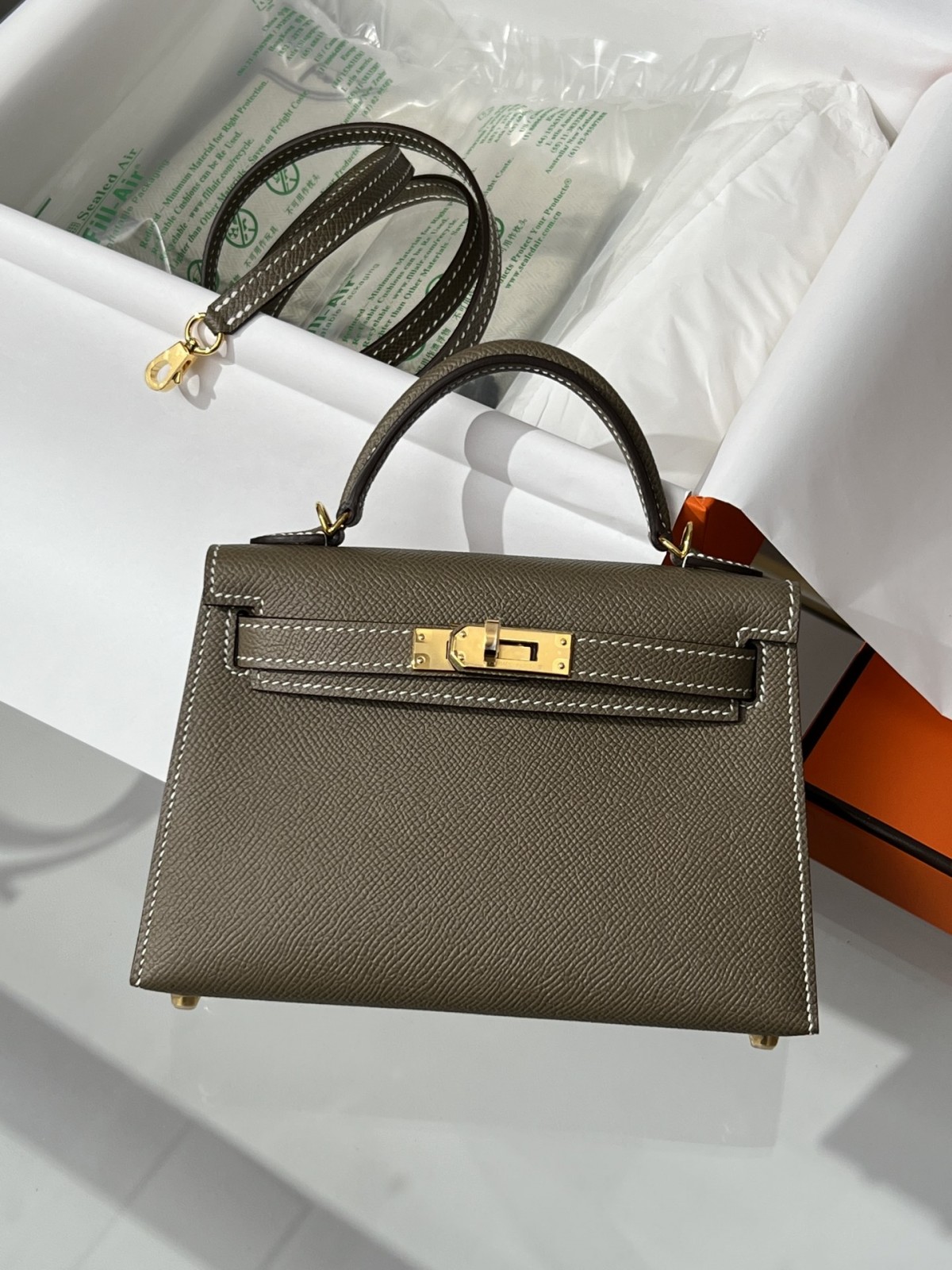 Shebag Hermes Mini Kelly 2 bag in grey togo leather (2024 Dec updated)-Best Quality Fake designer Bag Review, Replica designer bag ru Shebag Hermes Mini Kelly 2 bag in grey togo leather (2024 Dec updated)-Best Quality Fake designer Bag Review, Replica designer bag ru