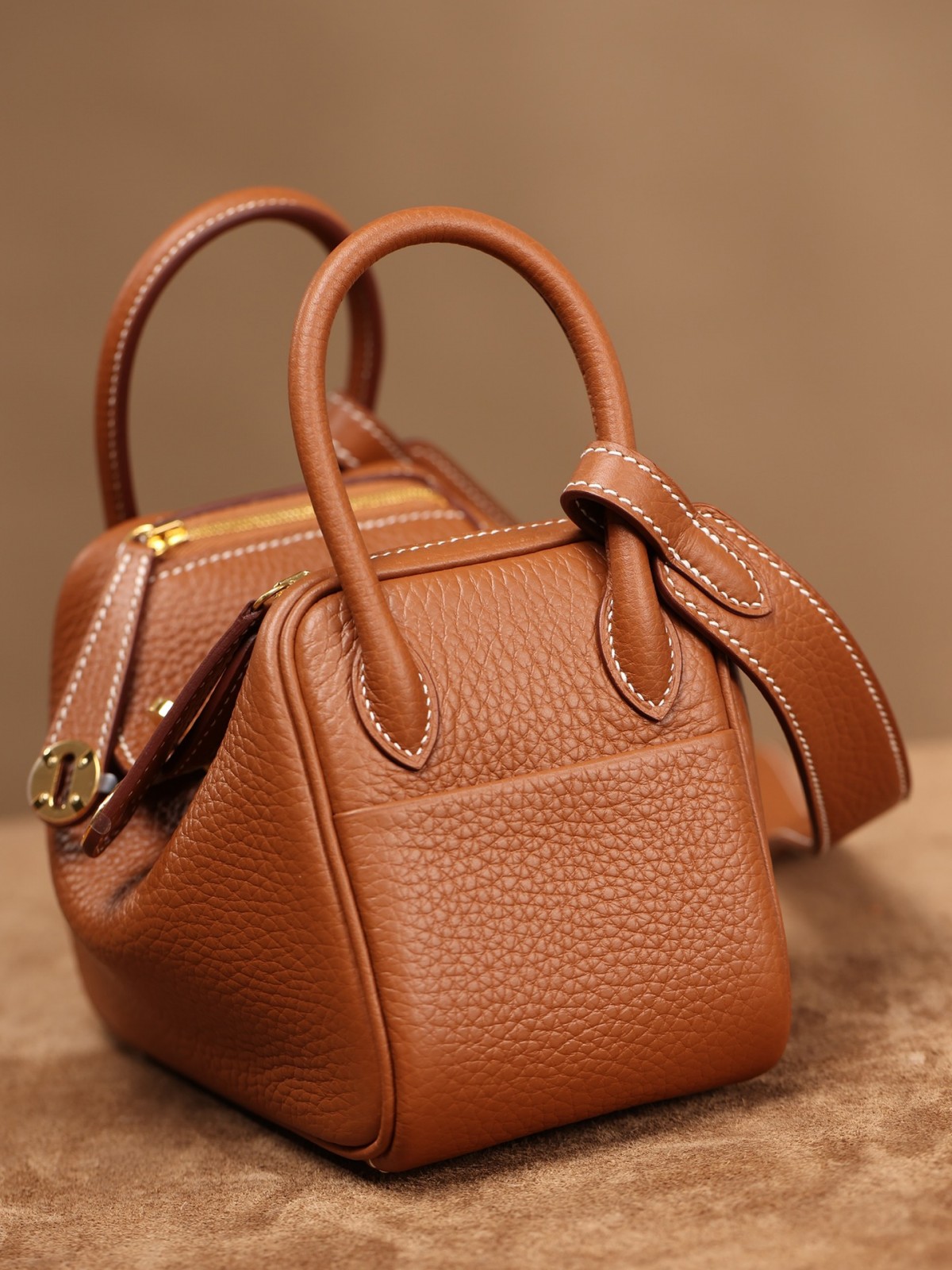 Shebag fully handmade Hermes Lindy 19 golden brown (2025 Jan updated)-Best Quality Fake designer Bag Review, Replica designer bag ru Shebag fully handmade Hermes Lindy 19 golden brown (2025 Jan updated)-Best Quality Fake designer Bag Review, Replica designer bag ru