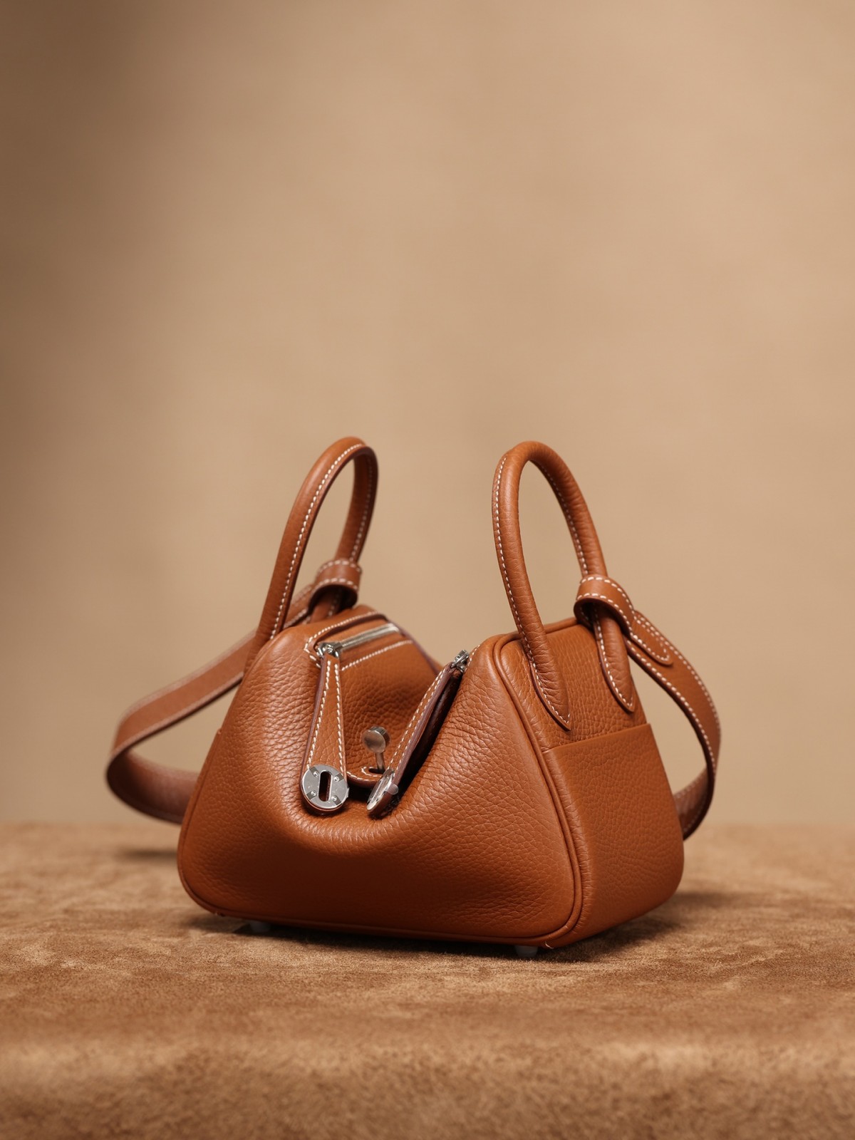 Shebag fully handmade Hermes Lindy 19 golden brown (2025 Jan updated)-Best Quality Fake designer Bag Review, Replica designer bag ru Shebag fully handmade Hermes Lindy 19 golden brown (2025 Jan updated)-Best Quality Fake designer Bag Review, Replica designer bag ru