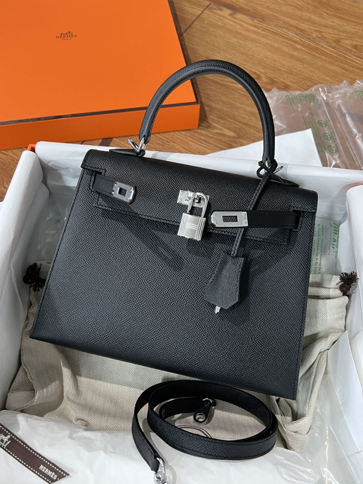 Shebag fully hand made Hermes Kelly 25 bag black epsom leather review (2025 Jan updated)-Best Quality Fake designer Bag Review, Replica designer bag ru Shebag fully hand made Hermes Kelly 25 bag black epsom leather review (2025 Jan updated)-Best Quality Fake designer Bag Review, Replica designer bag ru